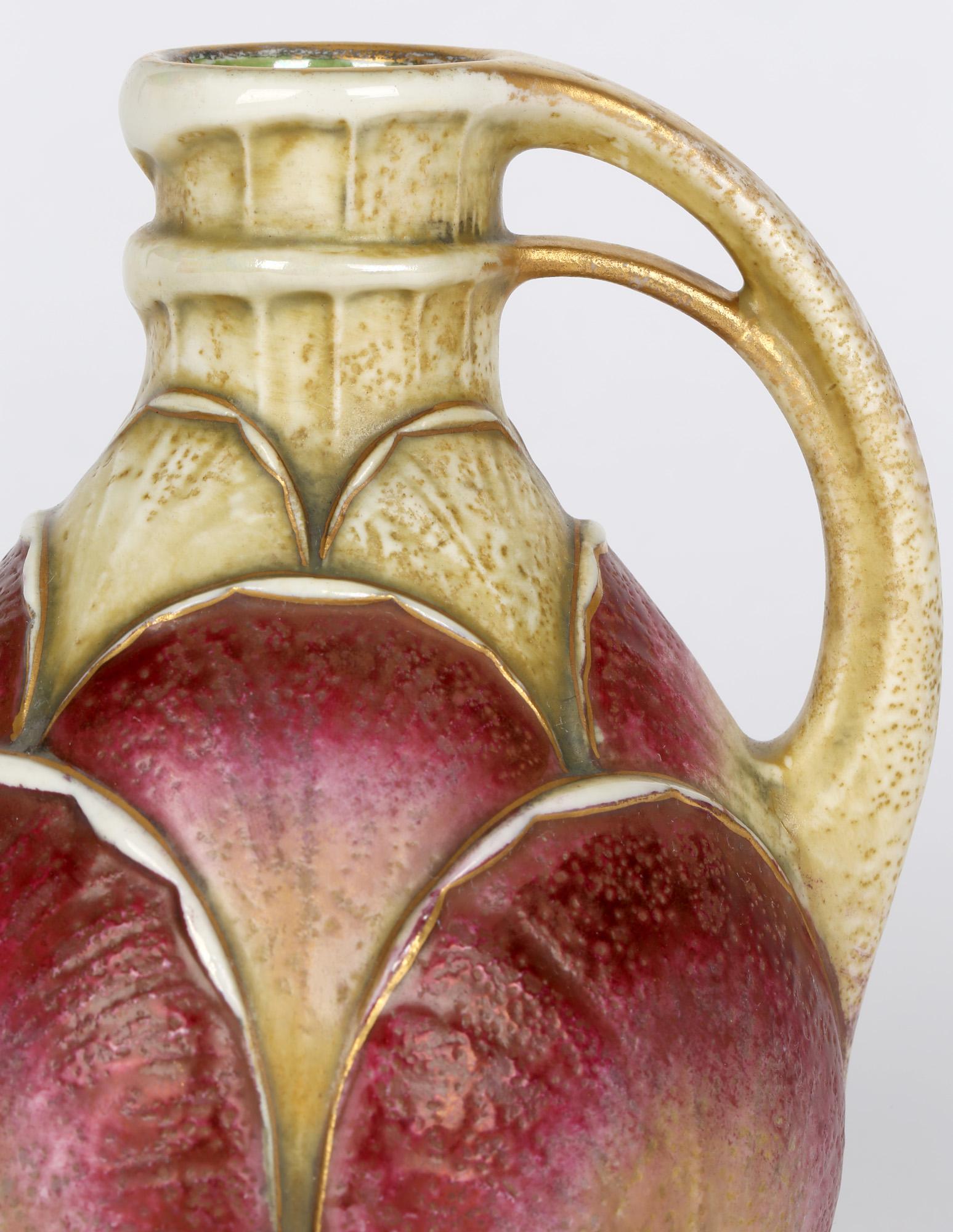 Paul Dachsel Alexandra Porcelain Works Vase Art Nouveau à poignée en forme de feuille en vente 5