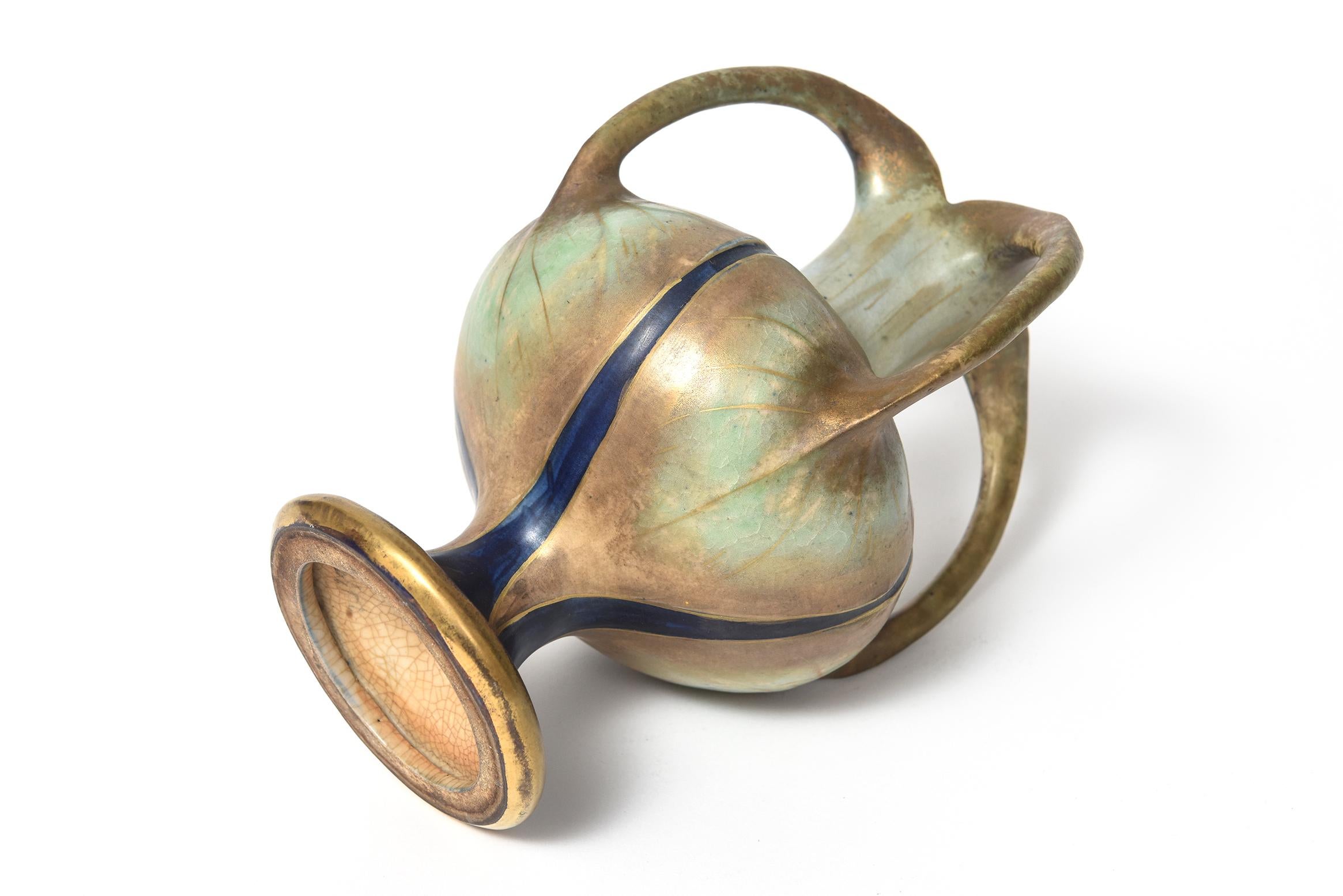 Paul Dachsel Amphora Art Nouveau Lily Lily Gold Blue Green Pottery Vase à quatre anses en vente 2