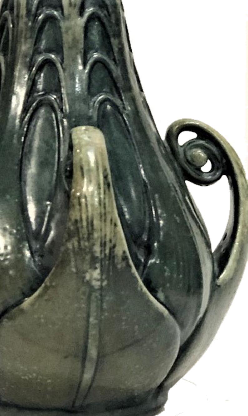 Vase « Fern » en céramique autrichienne de Jugenstil de Paul Dachsel pour Turn Teplitz, vers 1900 Bon état - En vente à New York, NY