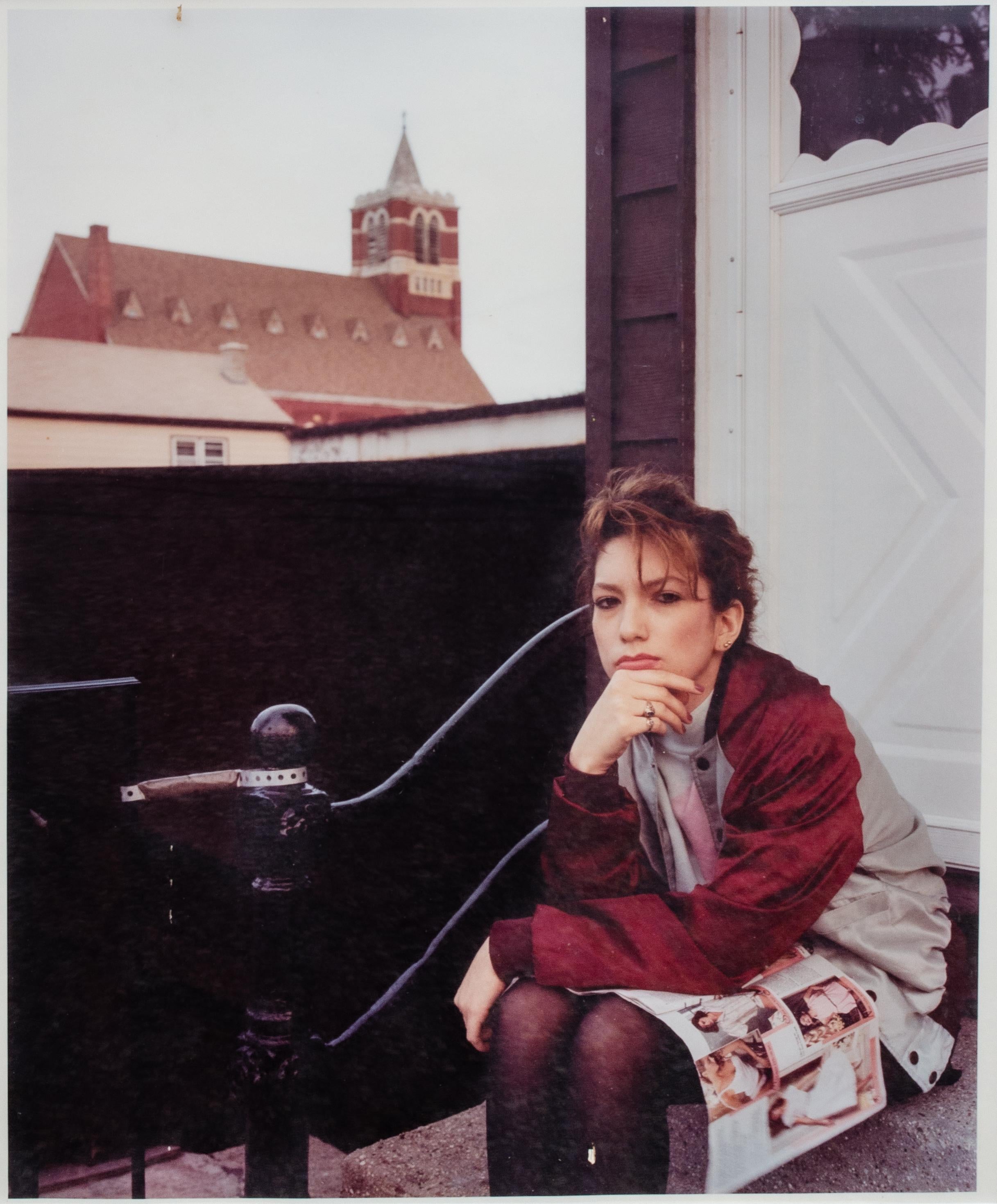 Paul D'Amato (Amerikaner, geb. 1956)
Mädchen mit Dessous Katalog, 1988
Farbfotodruck
Bildformat: 18 1/4 x 15 Zoll.
Gerahmt: 28 x 25 x 1 3/8 Zoll.

Provenienz: 
Der Künstler

Paul D'Amato (1956- ) wurde in Boston geboren, wo er zur Zeit der
