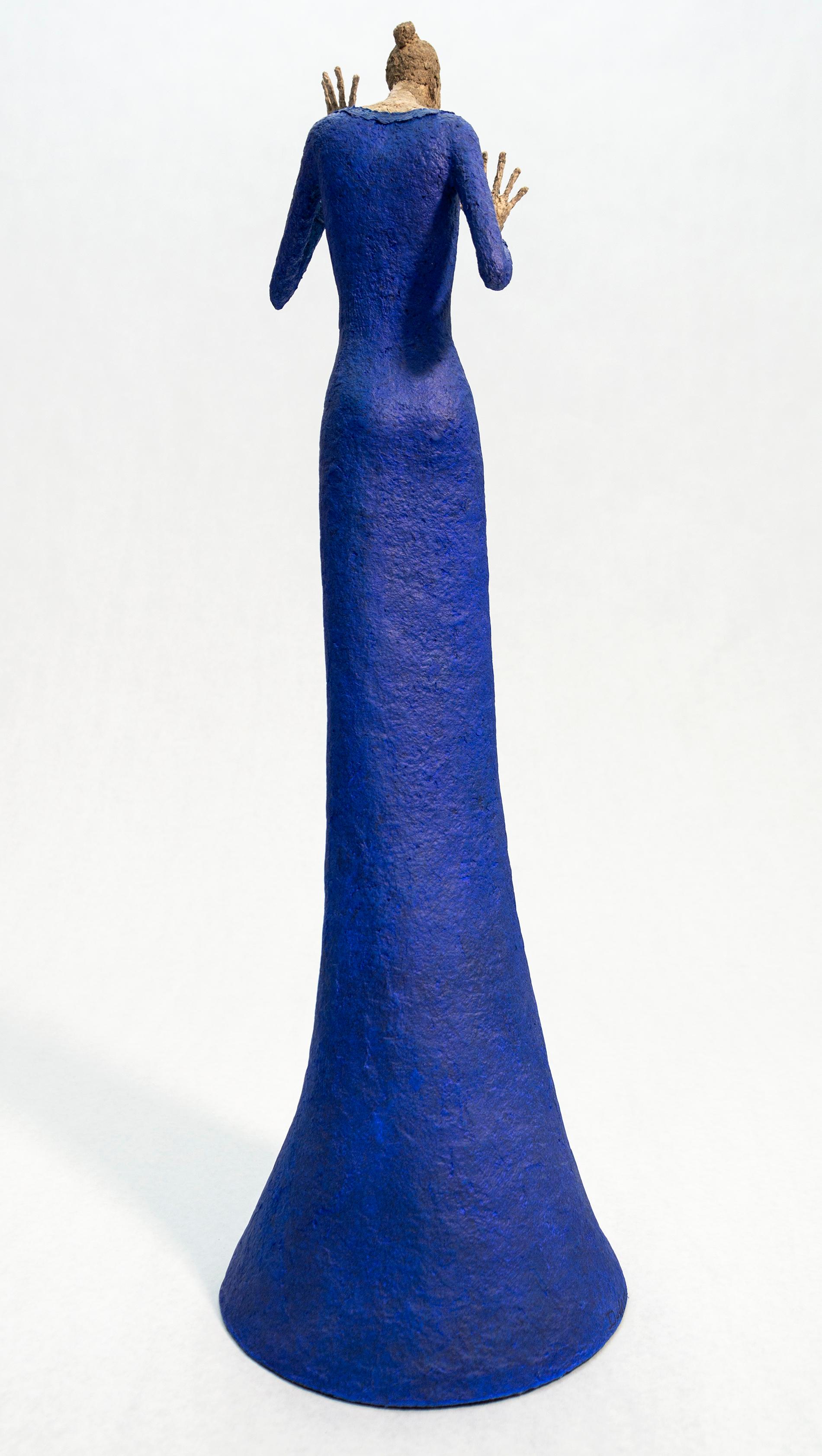 Celestine - sculpture expressive, texturée, féminine, figurative, en faïence de papier - Contemporain Sculpture par Paul Duval
