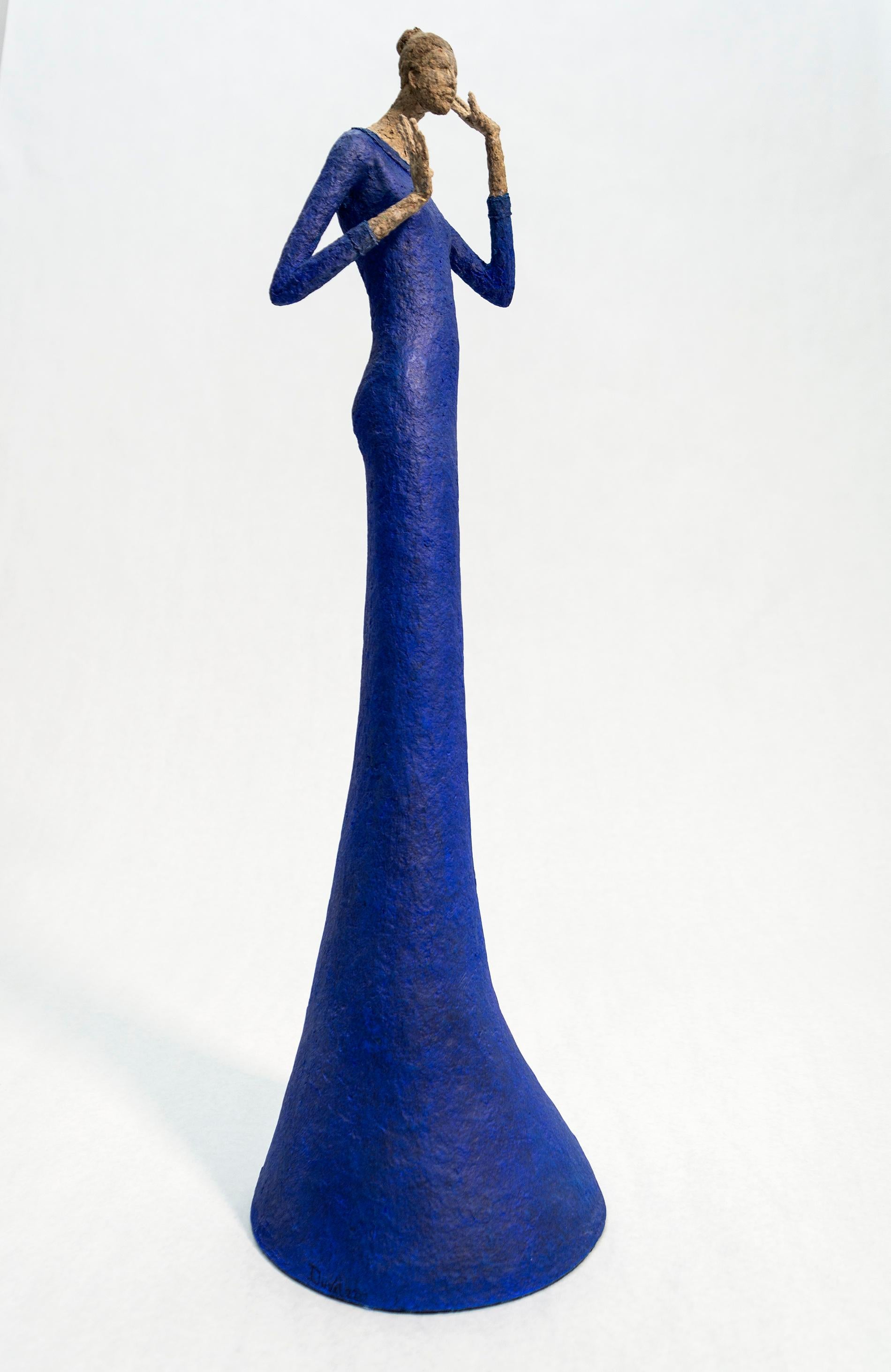 Celestine - sculpture expressive, texturée, féminine, figurative, en faïence de papier - Gris Figurative Sculpture par Paul Duval