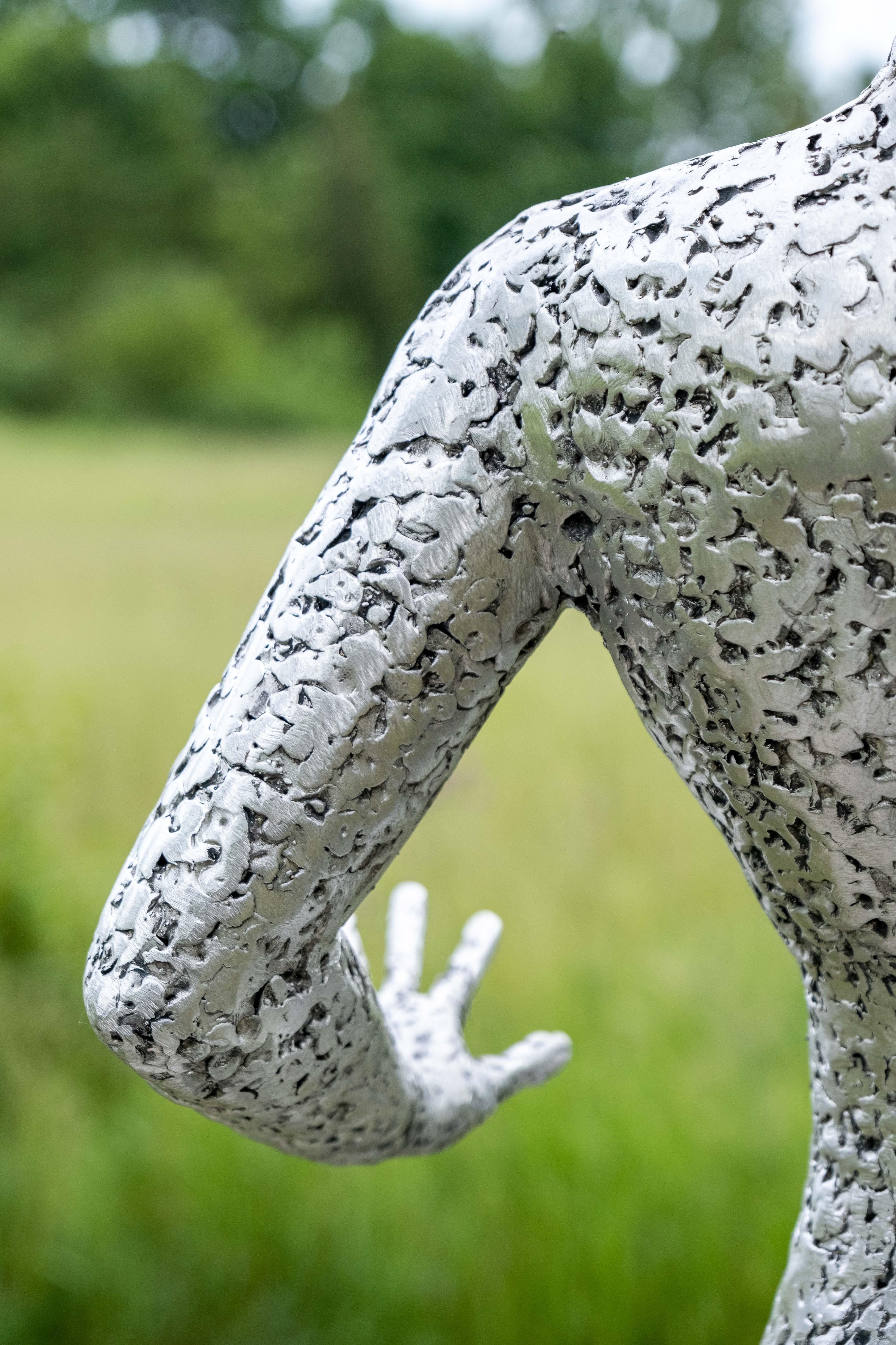 Desequilibre - grande sculpture d'extérieur en aluminium, expressive, masculine, figurative en vente 6