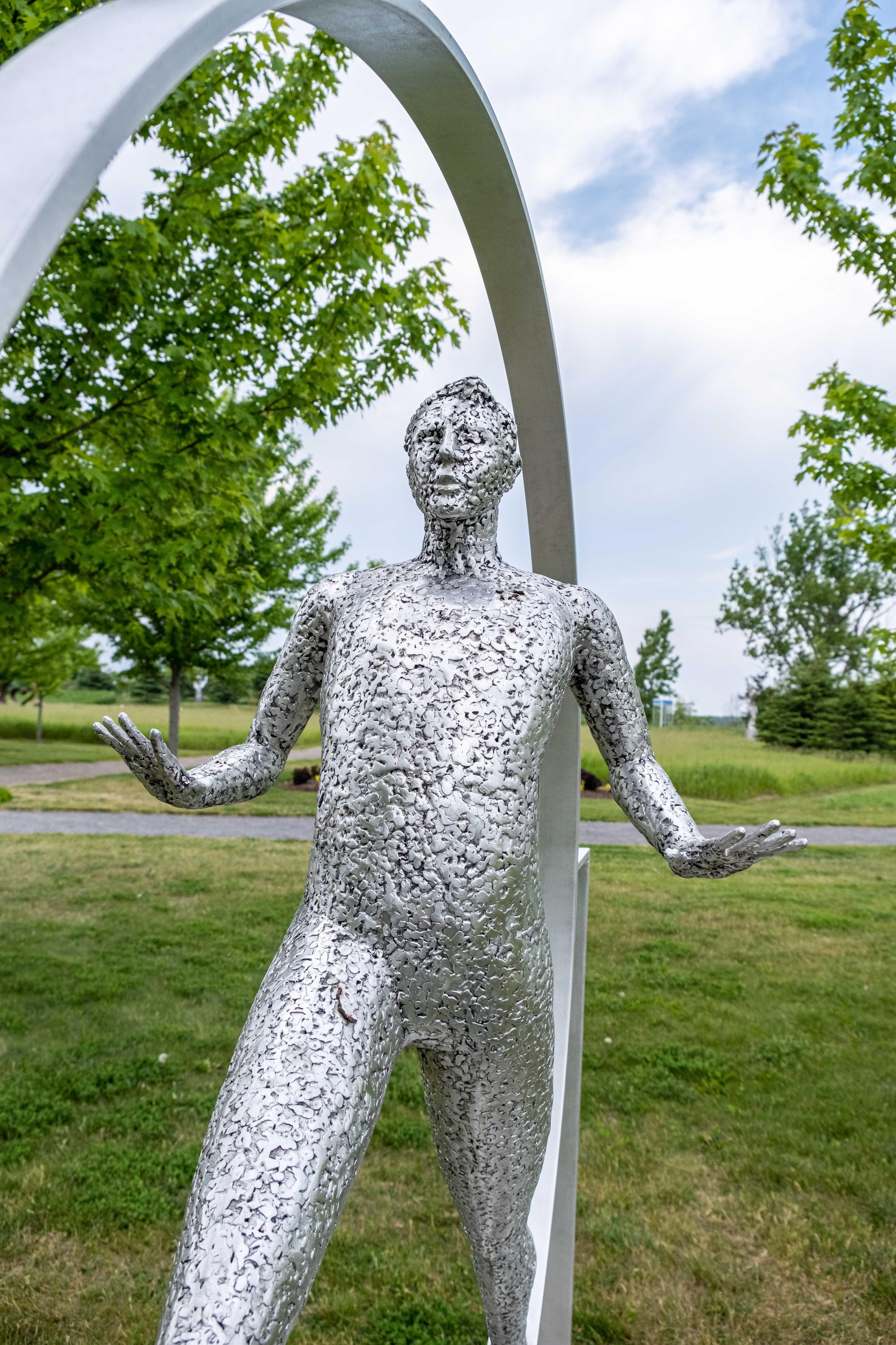 Desequilibre - grande sculpture d'extérieur en aluminium, expressive, masculine, figurative en vente 7