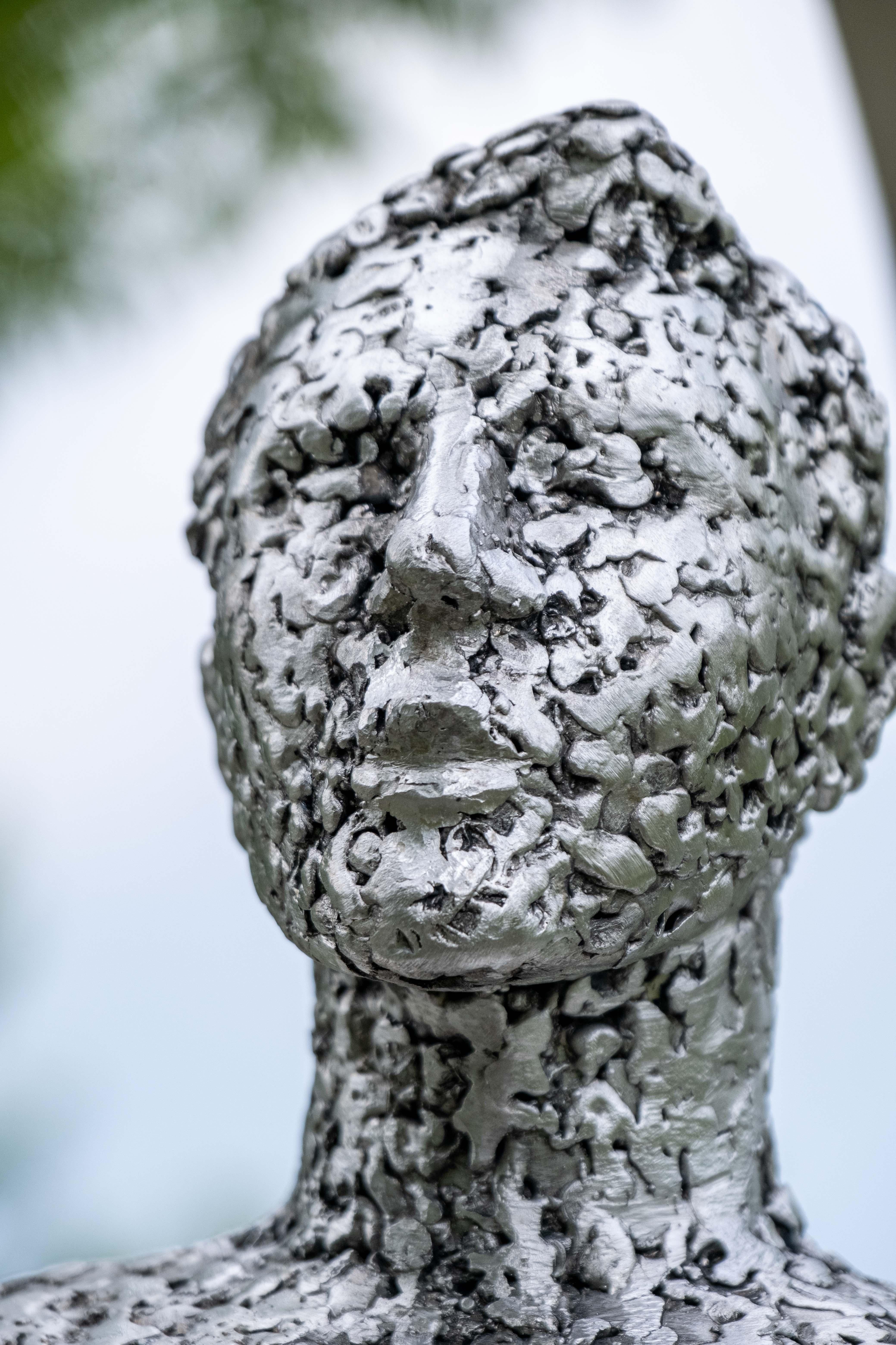 Desequilibre - grande sculpture d'extérieur en aluminium, expressive, masculine, figurative en vente 8