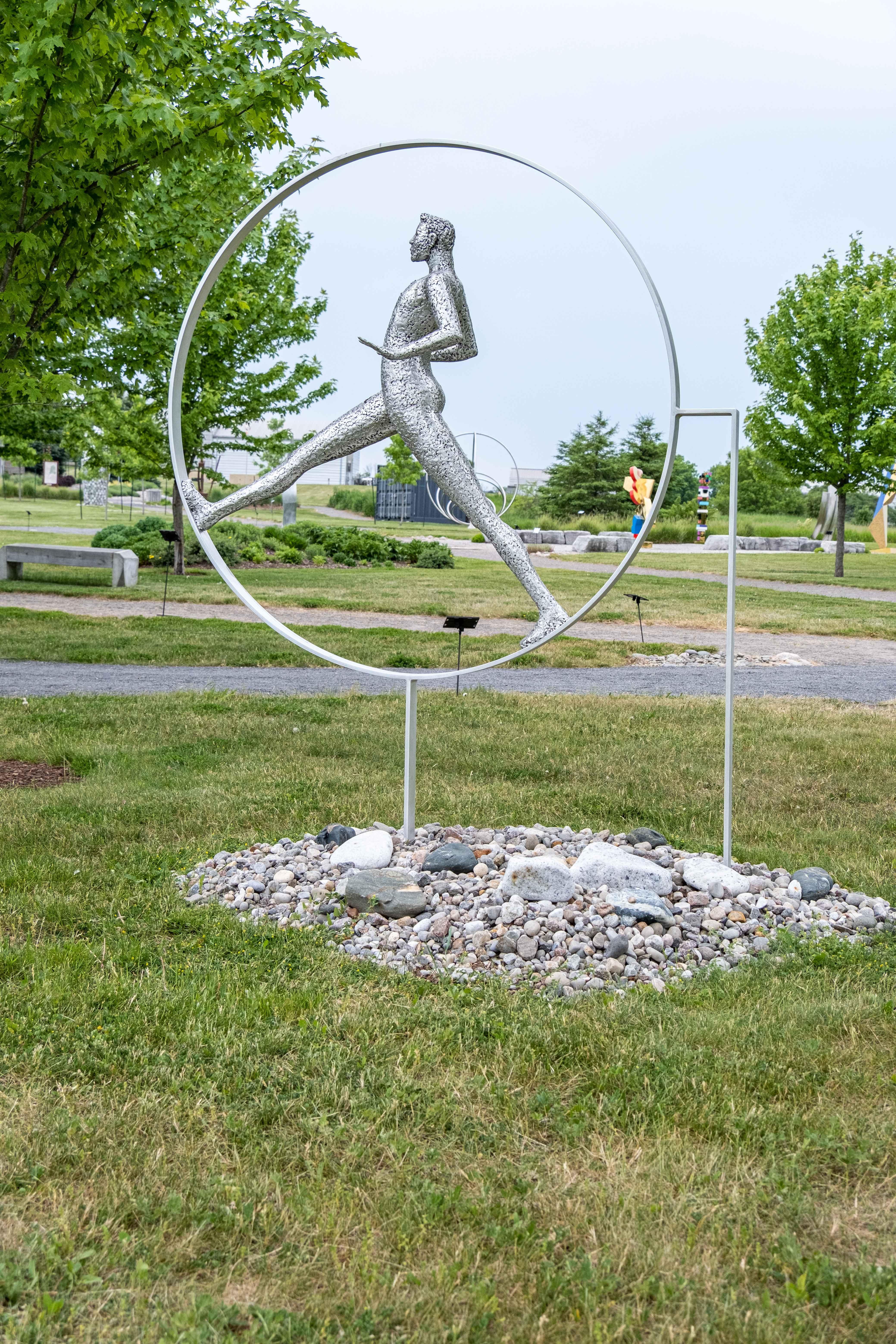 Desequilibre - grande sculpture d'extérieur en aluminium, expressive, masculine, figurative - Bleu Figurative Sculpture par Paul Duval