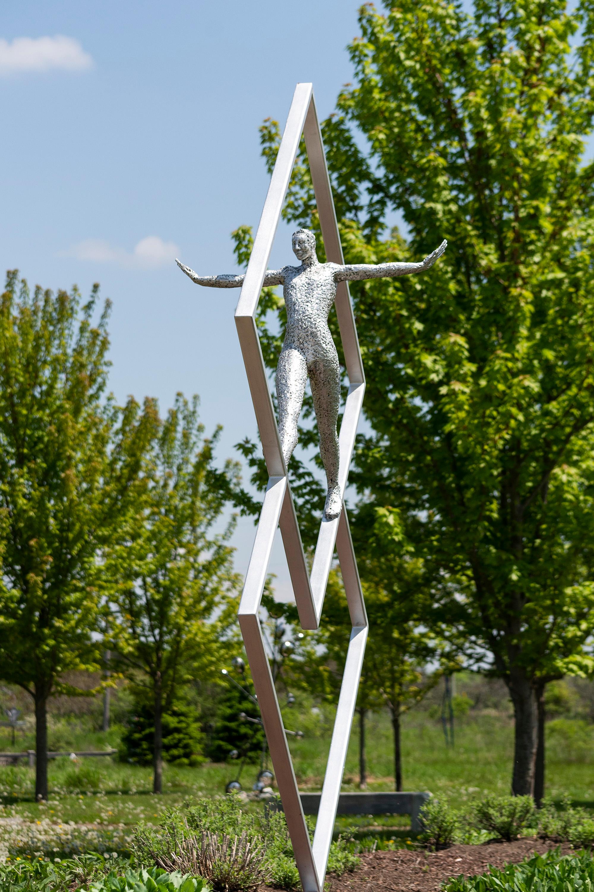 Equilibre Carré (Equilibrio Cuadrado) - gran escultura figurativa de aluminio para exteriores - Sculpture de Paul Duval