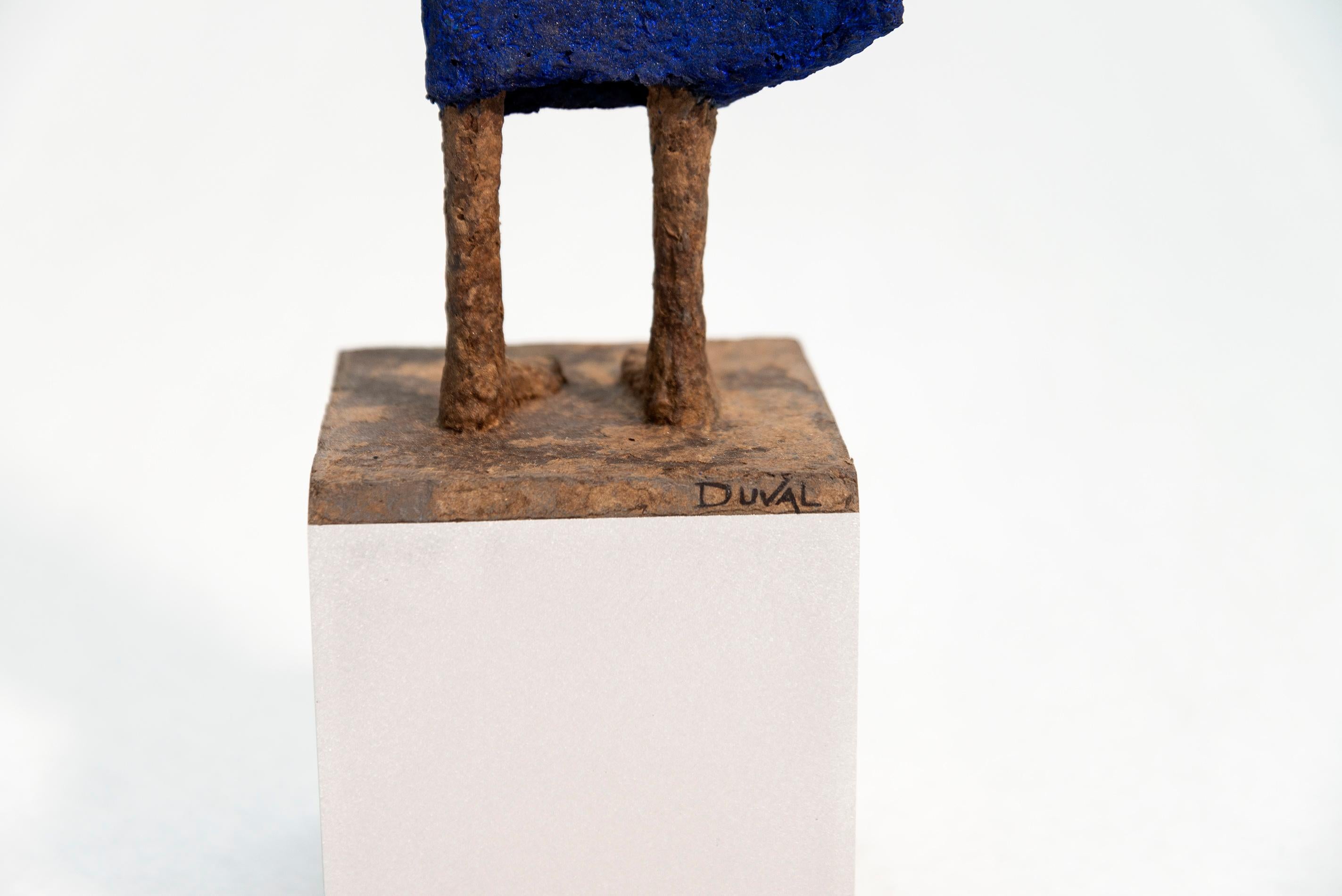 Evangeline - sculpture en papier mâchée expressive, texturée, féminine, figurative - Gris Figurative Sculpture par Paul Duval