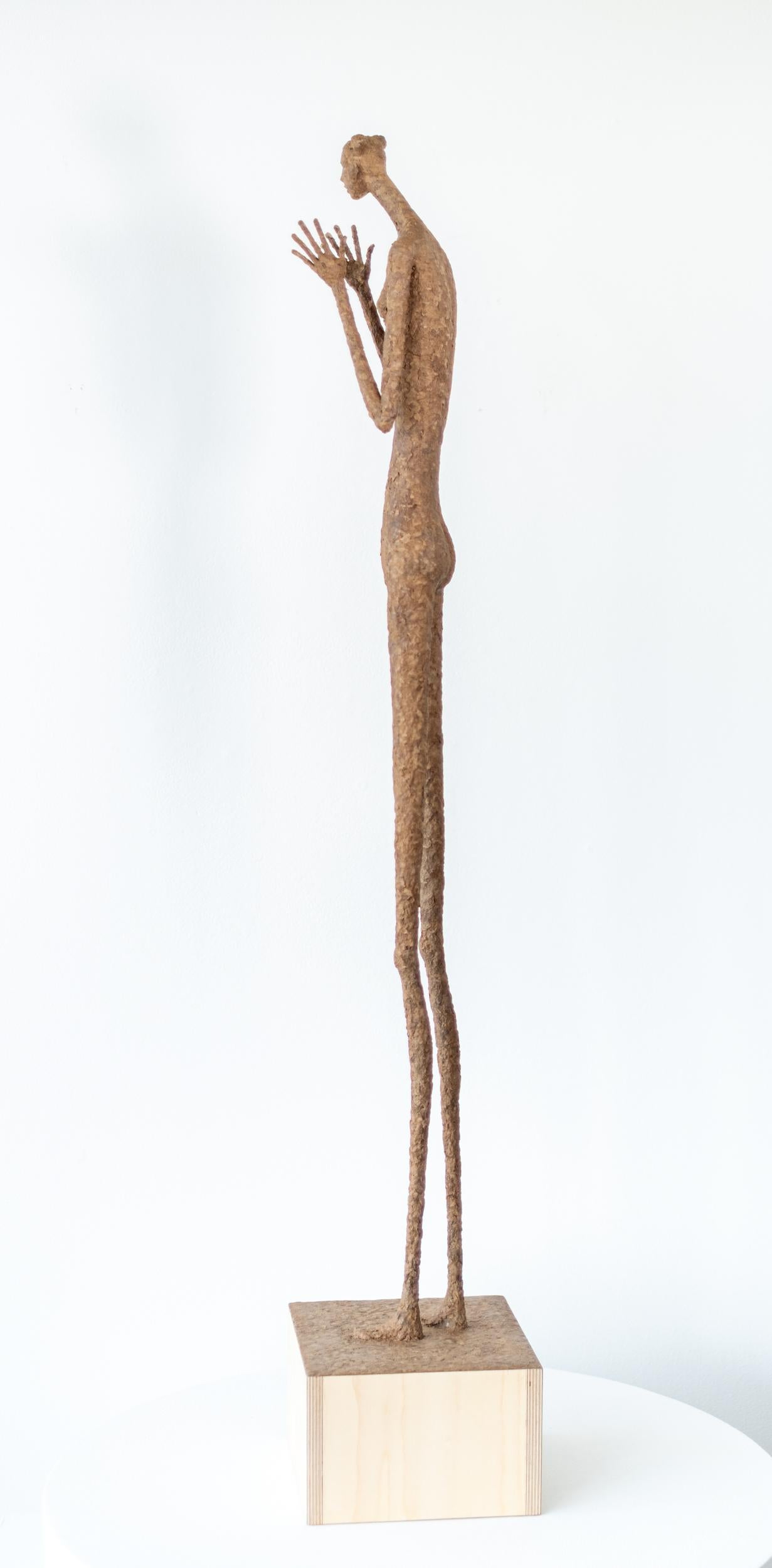 Marie-Louise - escultura contemporánea, texturizada, femenina, figurativa, de papel Maché - Sculpture de Paul Duval