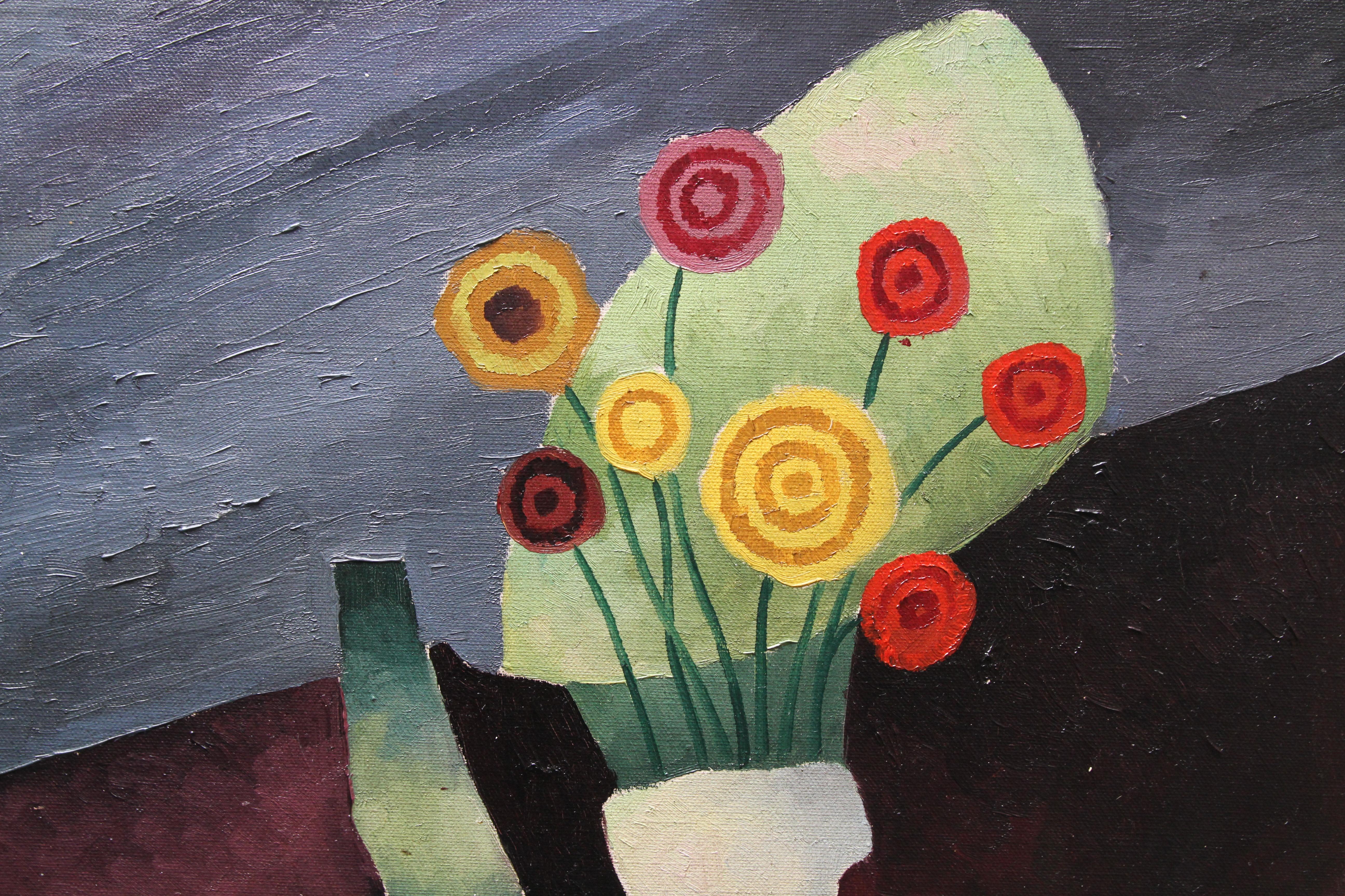 Nature morte florale - Art britannique post- cubiste 1930 - Peinture à l'huile - Fleurs rouges et jaunes - Gris Interior Painting par Paul Earee