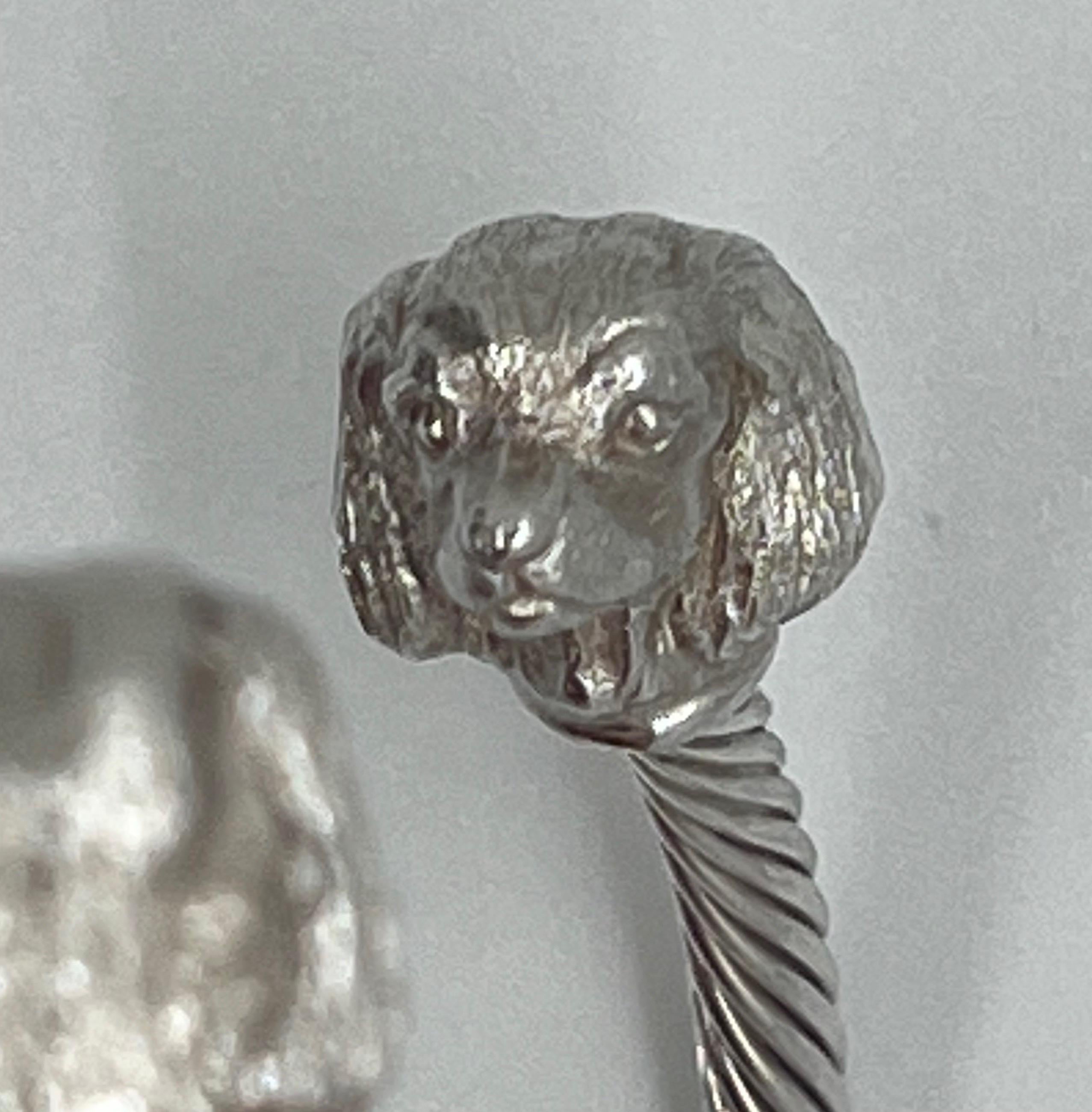 Artista Paul Eaton: teste di cavaliere scolpite su bracciale intrecciato in argento sterling in vendita