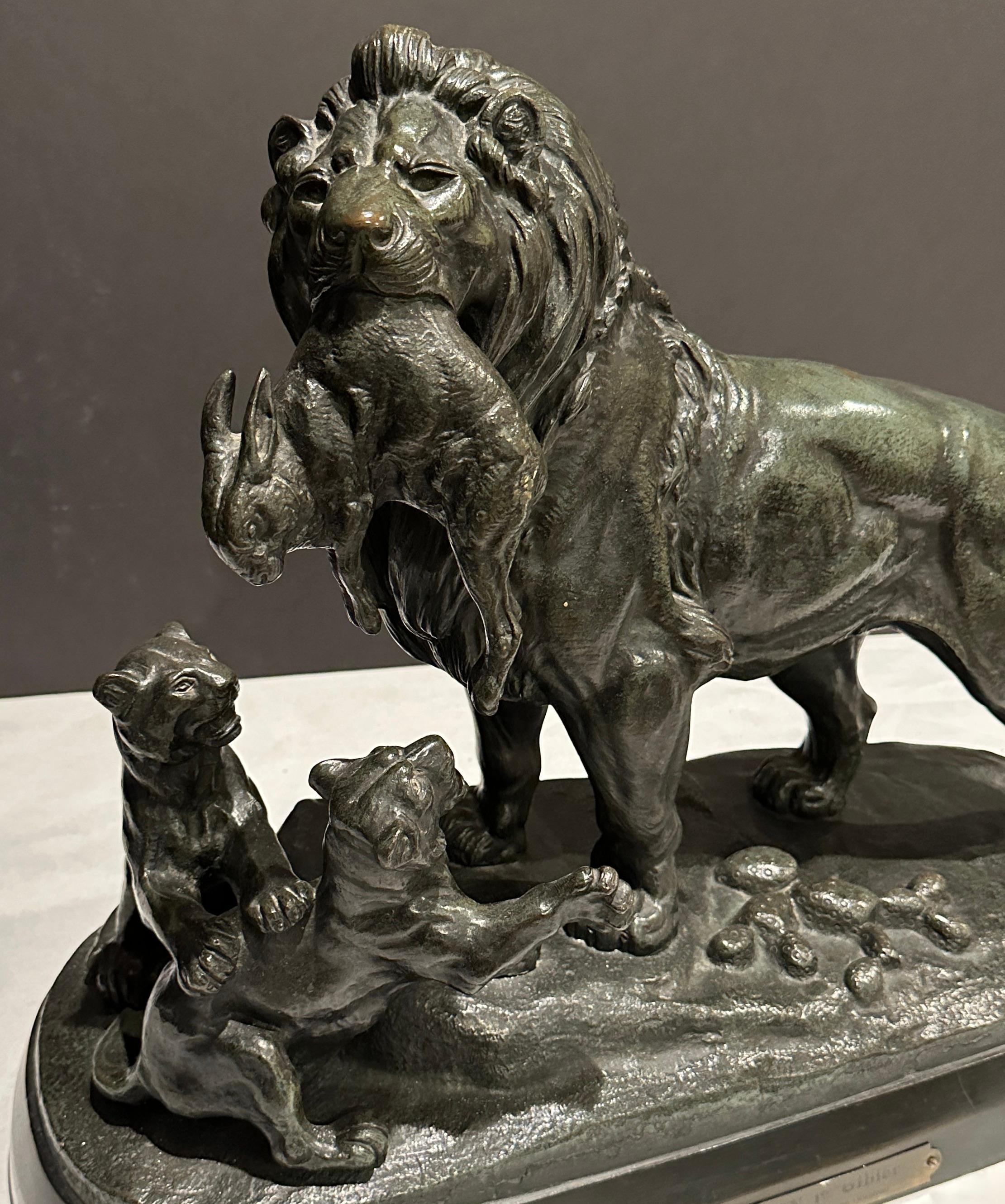 Familie der Löwen Bronze von Paul Édouard Delabrierre (Gold), Figurative Sculpture, von Paul Edouard Delabriere
