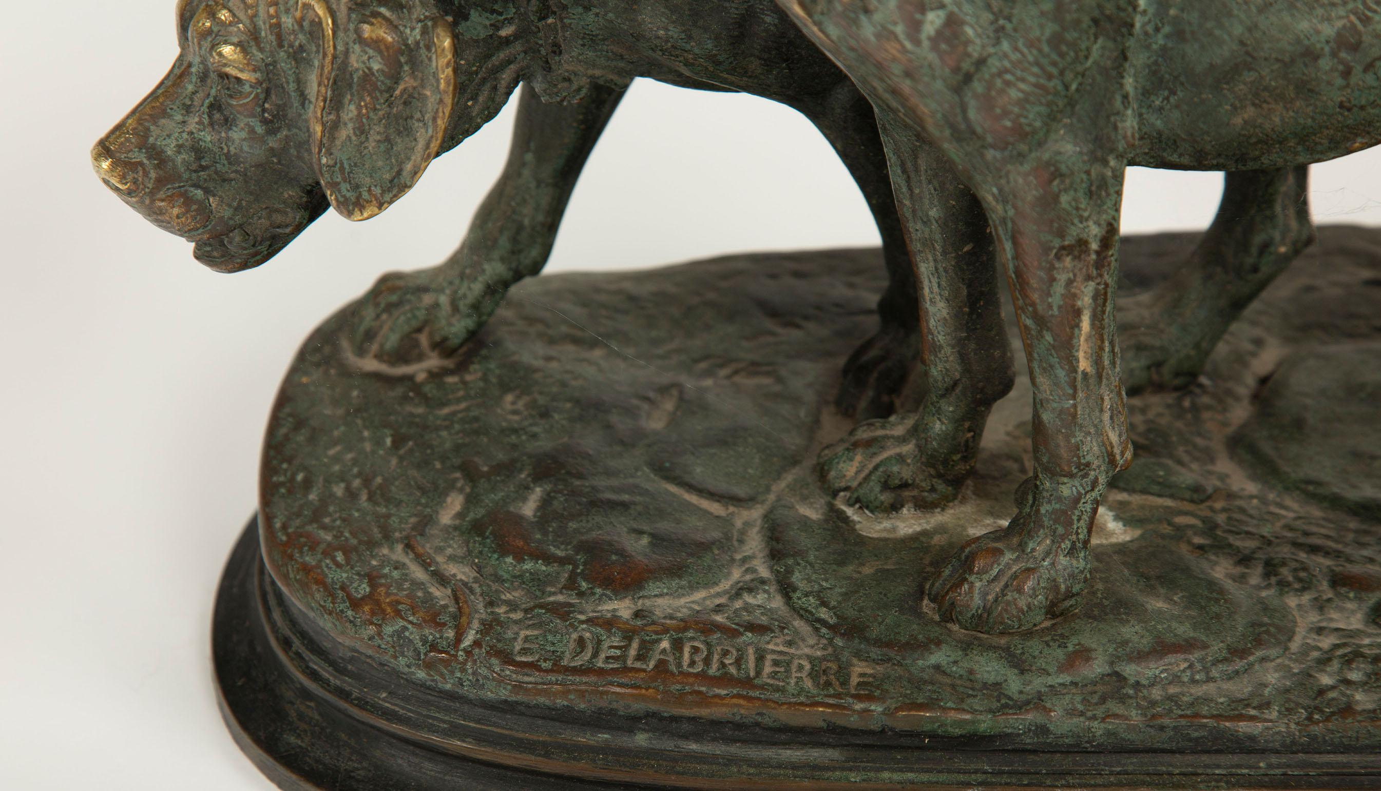 Paul-Édouard Delabrièrre, Gruppo in bronzo di due segugi, Animalier francese, XIX sec. in vendita 1