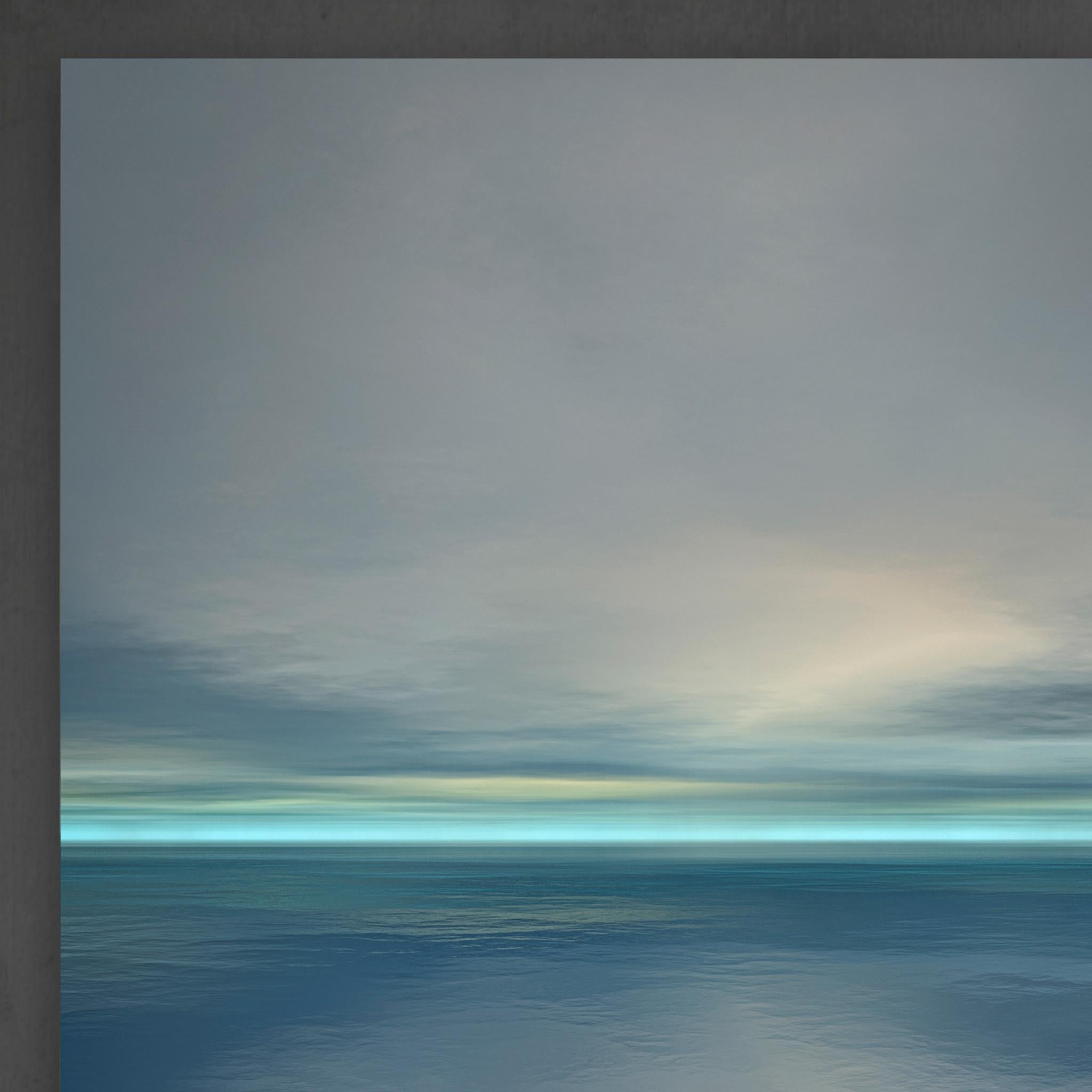 Archivfähiger Fotodruck unter Acrylglas.

Abmessungen: 48 x 48 Zoll.
Tiefe: 1/4 Zoll.

Der Künstler und Fotograf Paul-Émile Rioux lebt in Montréal, Kanada.

Sein lebenslanges Interesse an modernster Medientechnologie und sein Fachwissen in der