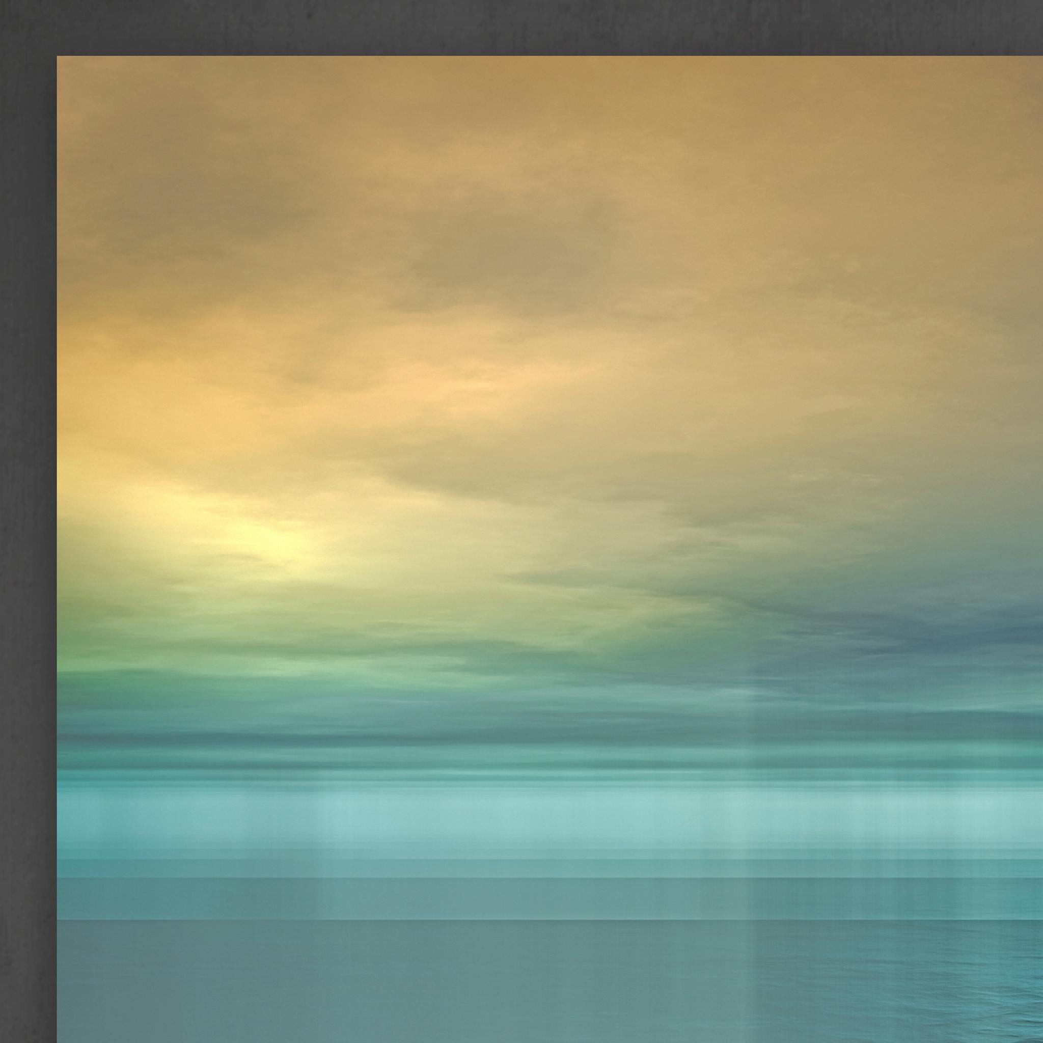 Tirage photo d'archive sous verre acrylique.

Dimensions : 48 x 48 in.
Profondeur : 1/4 in.

L'artiste et photographe Paul-Émile Rioux vit à Montréal, au Canada.

L'intérêt qu'il porte depuis toujours aux technologies médiatiques de pointe ainsi que