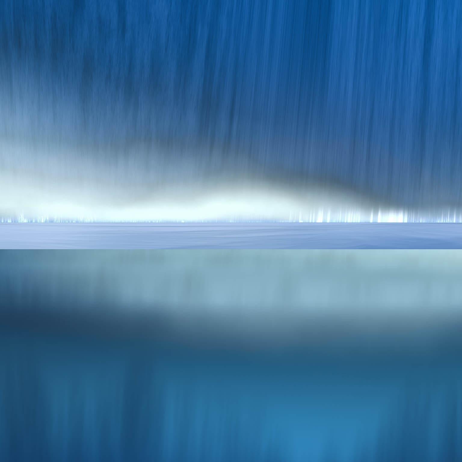 Triptyque Turquoise - Monde sous-marin en nuances de bleu - Paysages marins abstraits en vente 1
