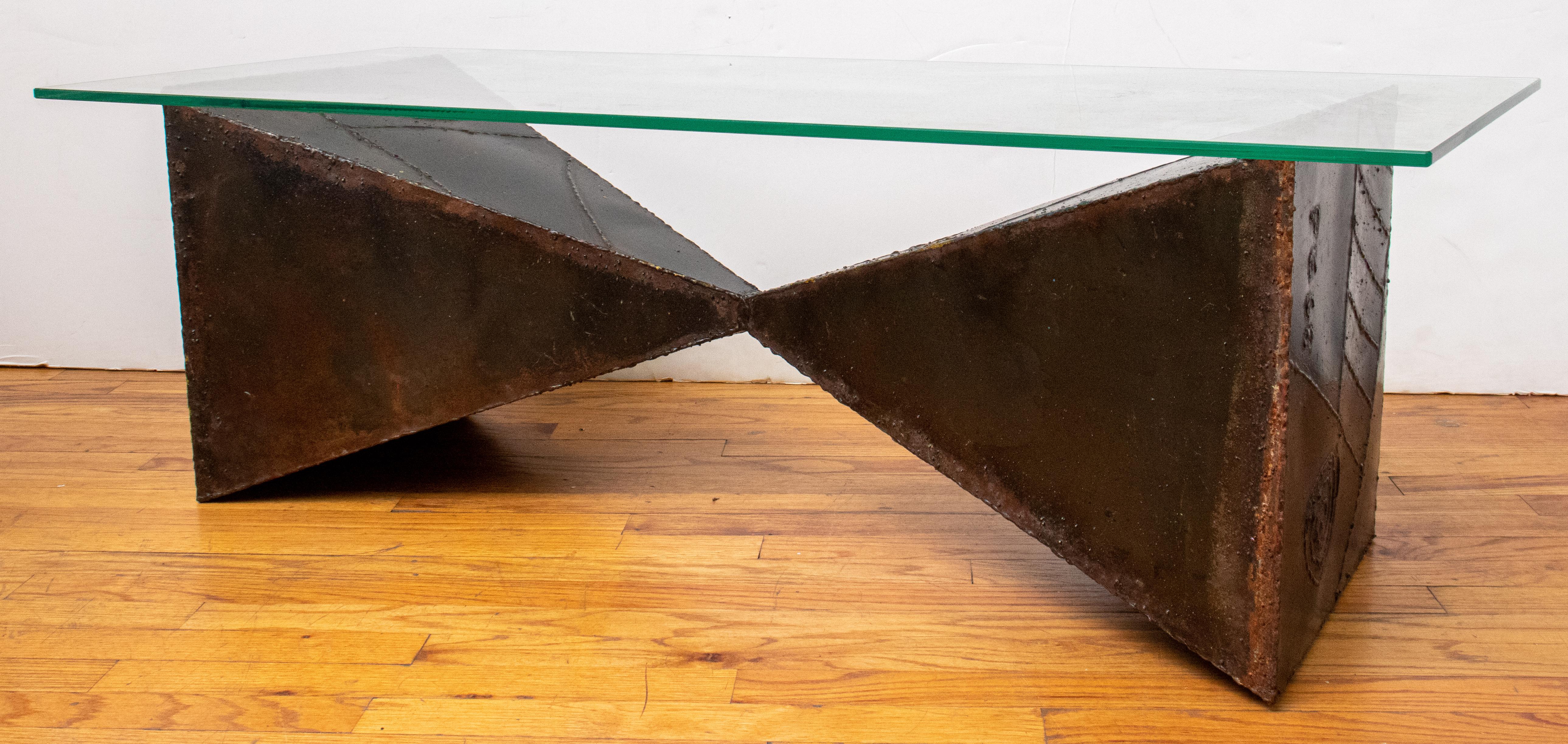 Paul Evans Brutalist Bowtie Coffee Table 1968 In Good Condition In New York, NY