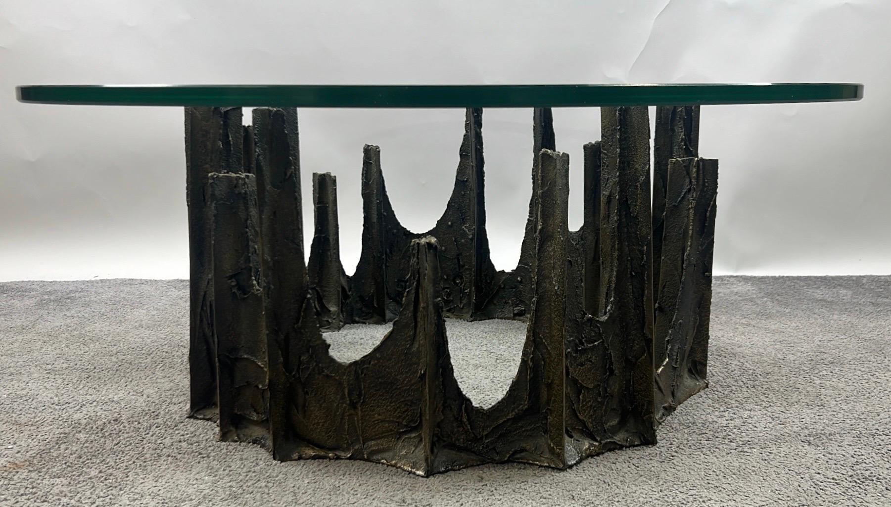 
Paul Evans MCM Brutalist Bronze Stalagmite Coffee / Cocktail Table, Signed & Dated: 
A striking example of American Brutalist design, this sculptural round coffee table by Paul Evans ( American, 1937 - 1987)  exemplifies the artist’s innovative