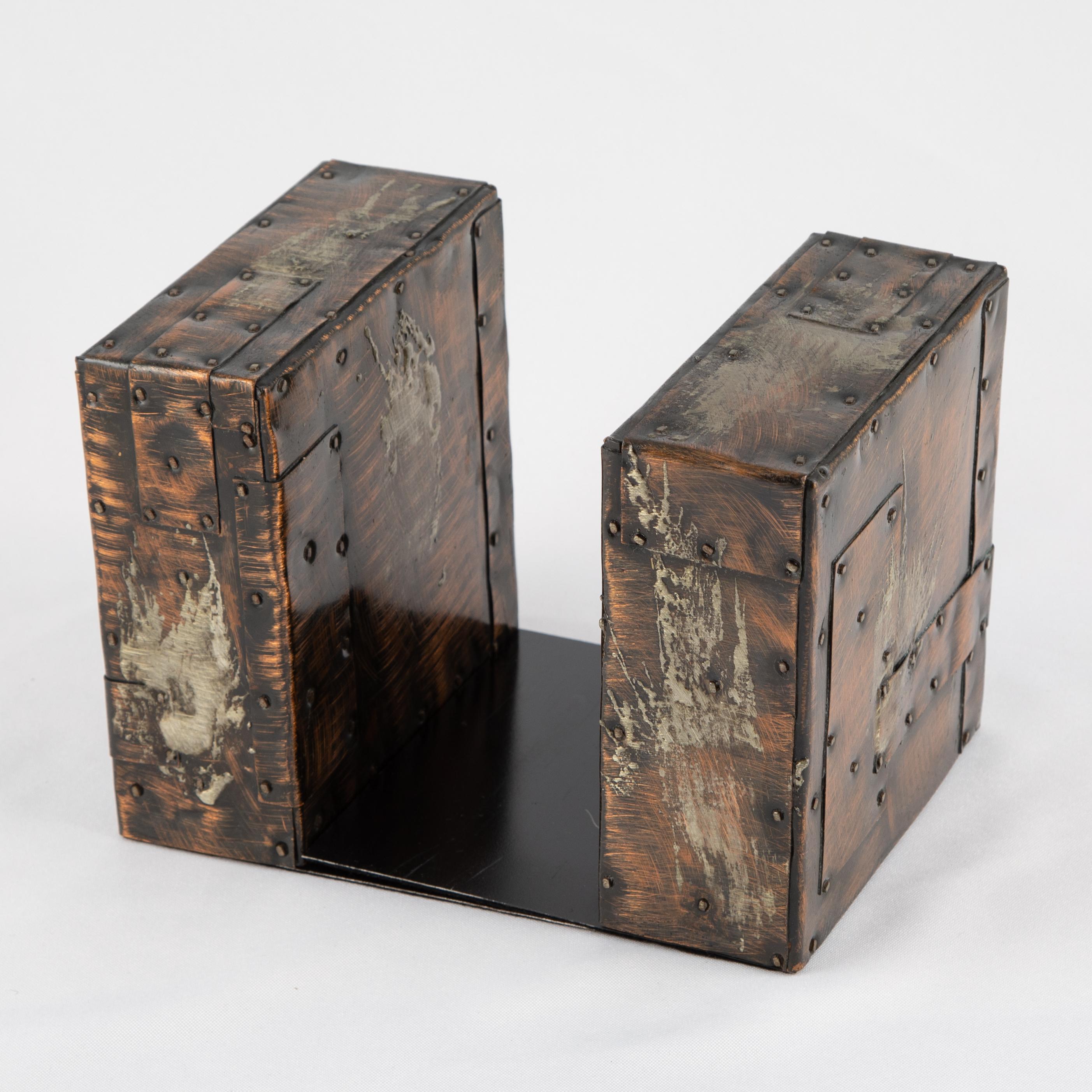 North American Paul Evans Brutalist Copper Patchwork Bookends, circa 1970s For Sale