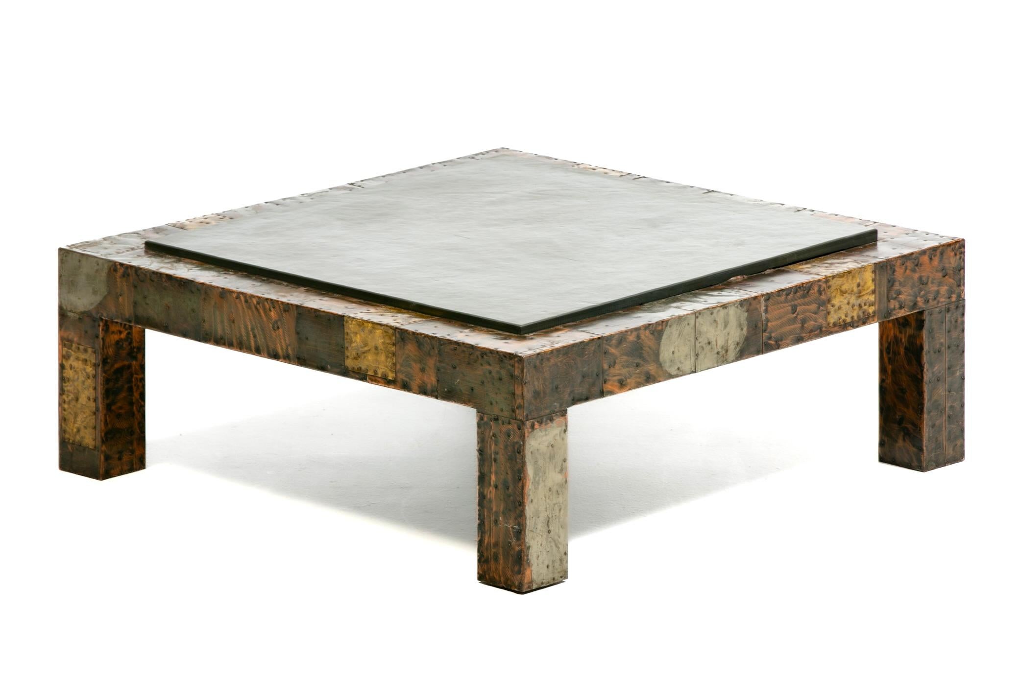 Paul Evans Brutalistisches Patchwork aus Metallen Schieferplatte Couchtisch um 1970 im Zustand „Gut“ im Angebot in Saint Louis, MO