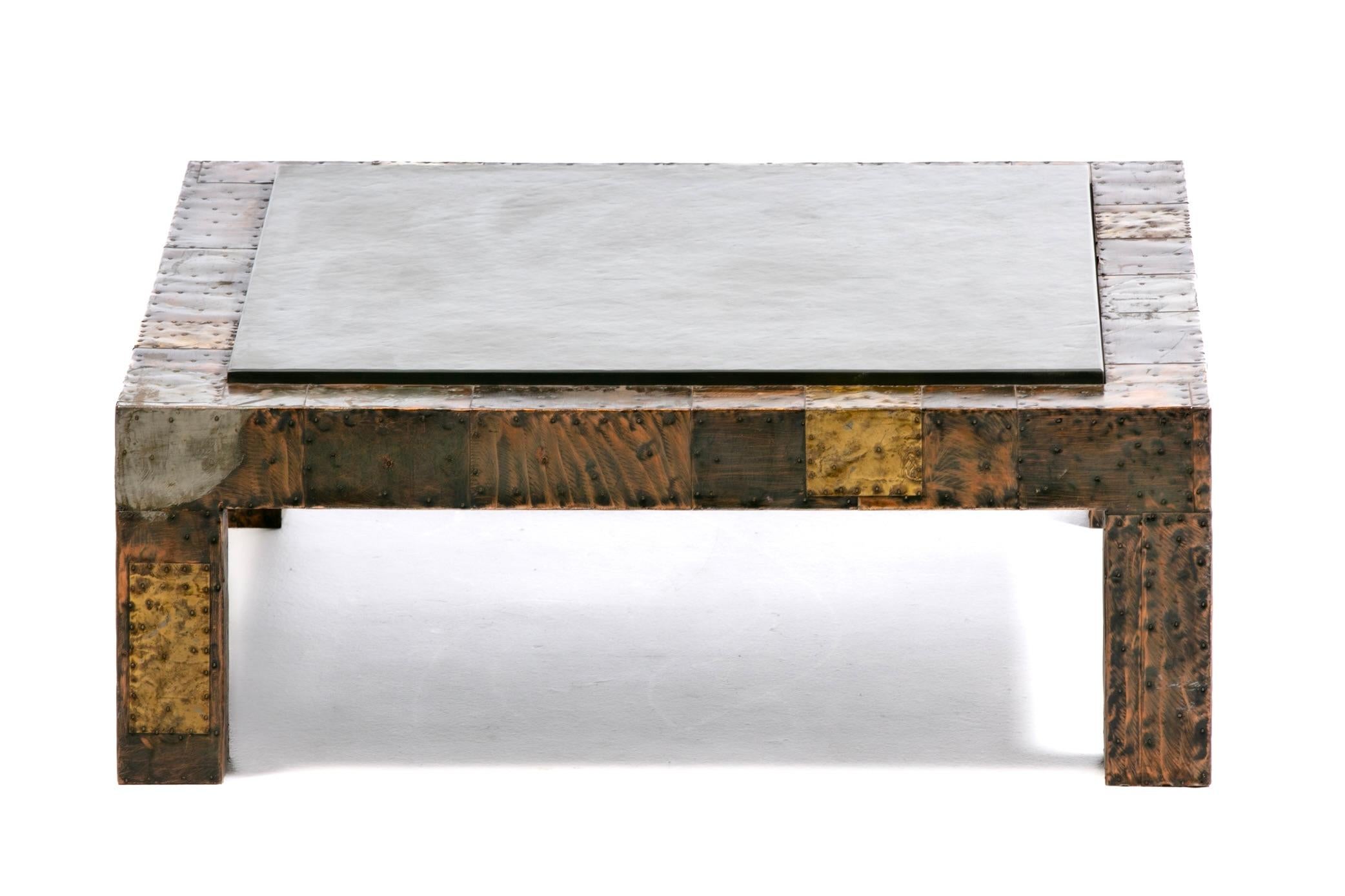 Paul Evans Brutalistisches Patchwork aus Metallen Schieferplatte Couchtisch um 1970 (Ende des 20. Jahrhunderts) im Angebot