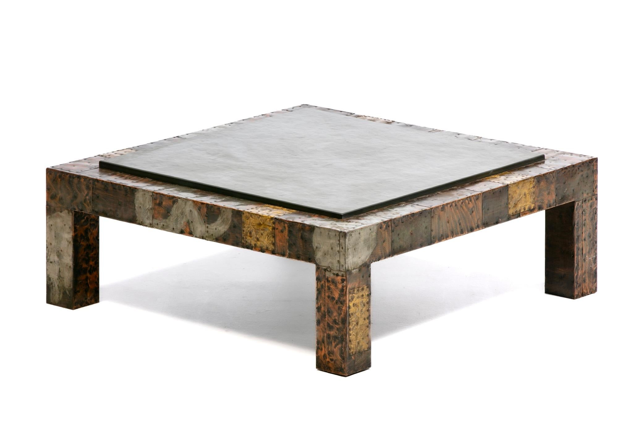 Paul Evans Brutalistisches Patchwork aus Metallen Schieferplatte Couchtisch um 1970 im Angebot 1
