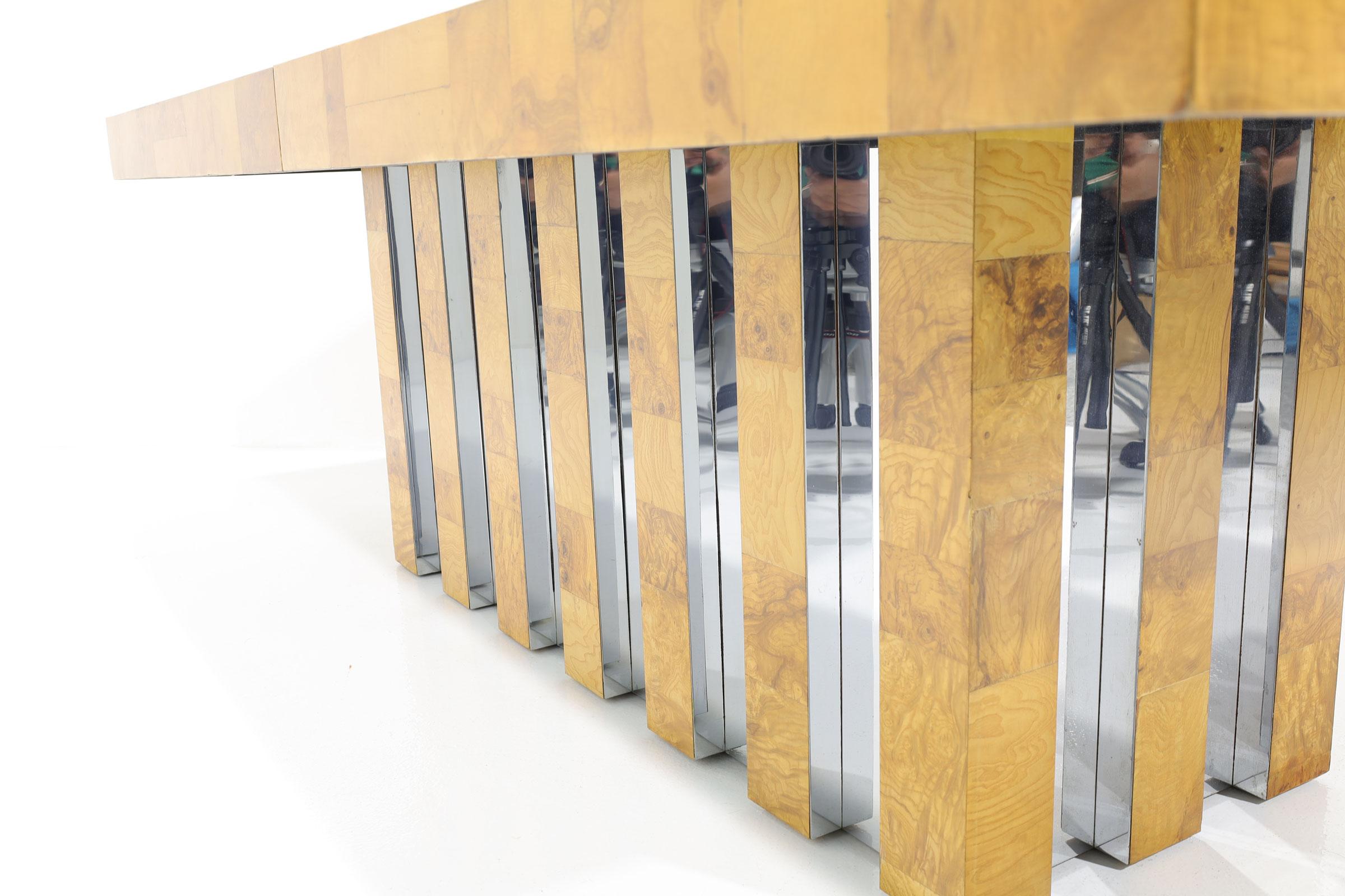 Américain Table de salle à manger Cityscape de Paul Evans en ronce de bois et chrome en vente
