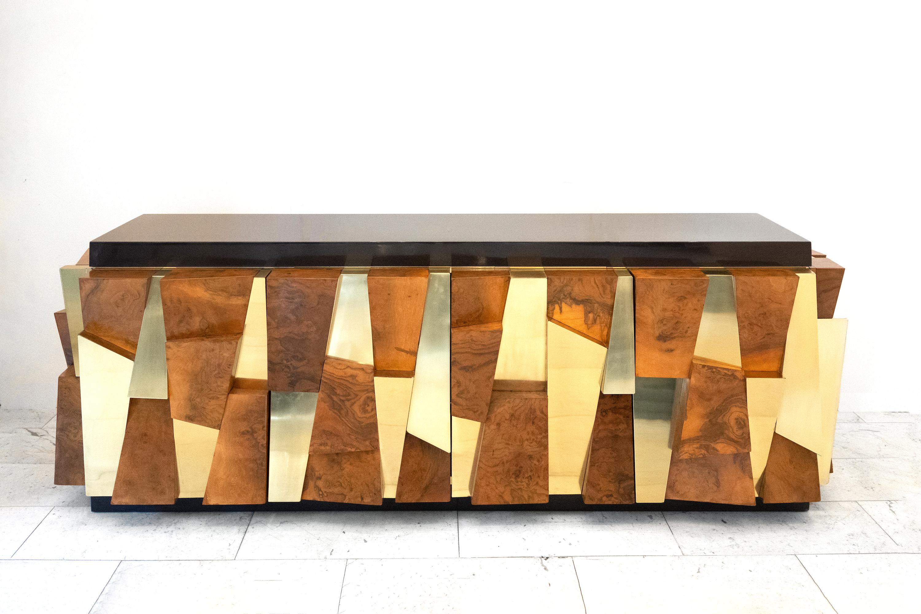 Paul Evans, Burled Walnut and Brass Faceted Cabinet, 1980, USA In Good Condition In New York, NY