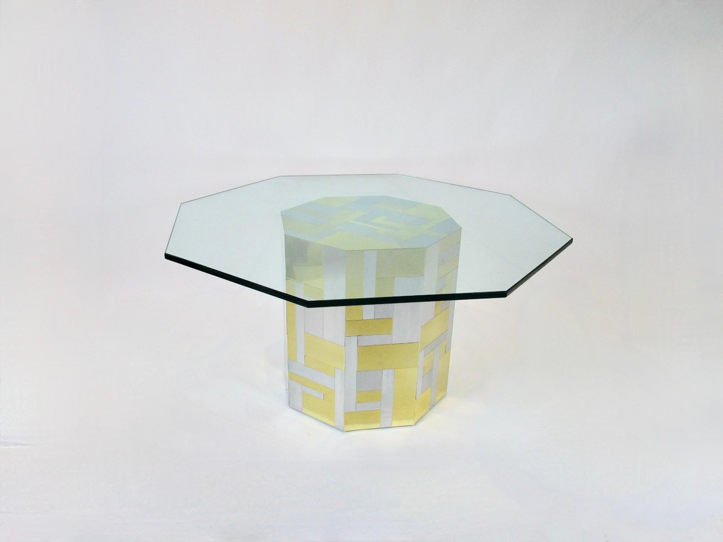 Mid-Century Modern Table d'appoint ou table de jeu hexagonale Paul Evans City Scape pour Directional en vente