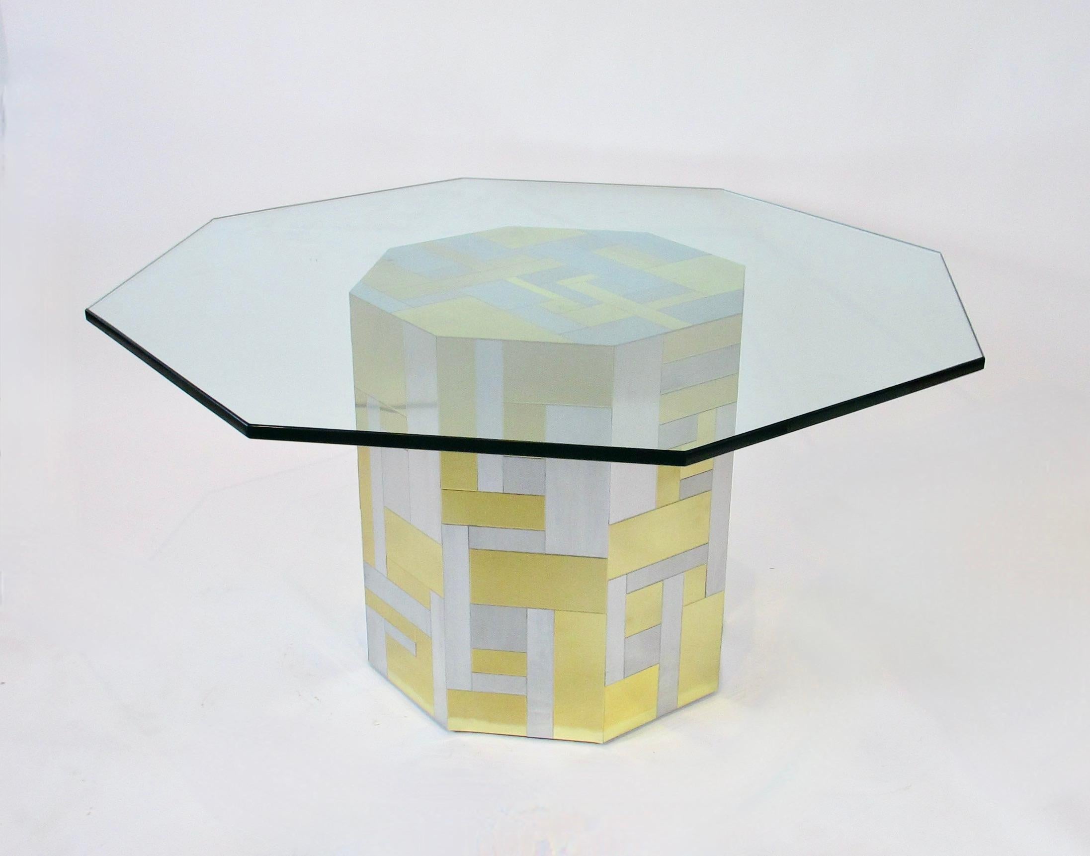 20ième siècle Table d'appoint ou table de jeu hexagonale Paul Evans City Scape pour Directional en vente