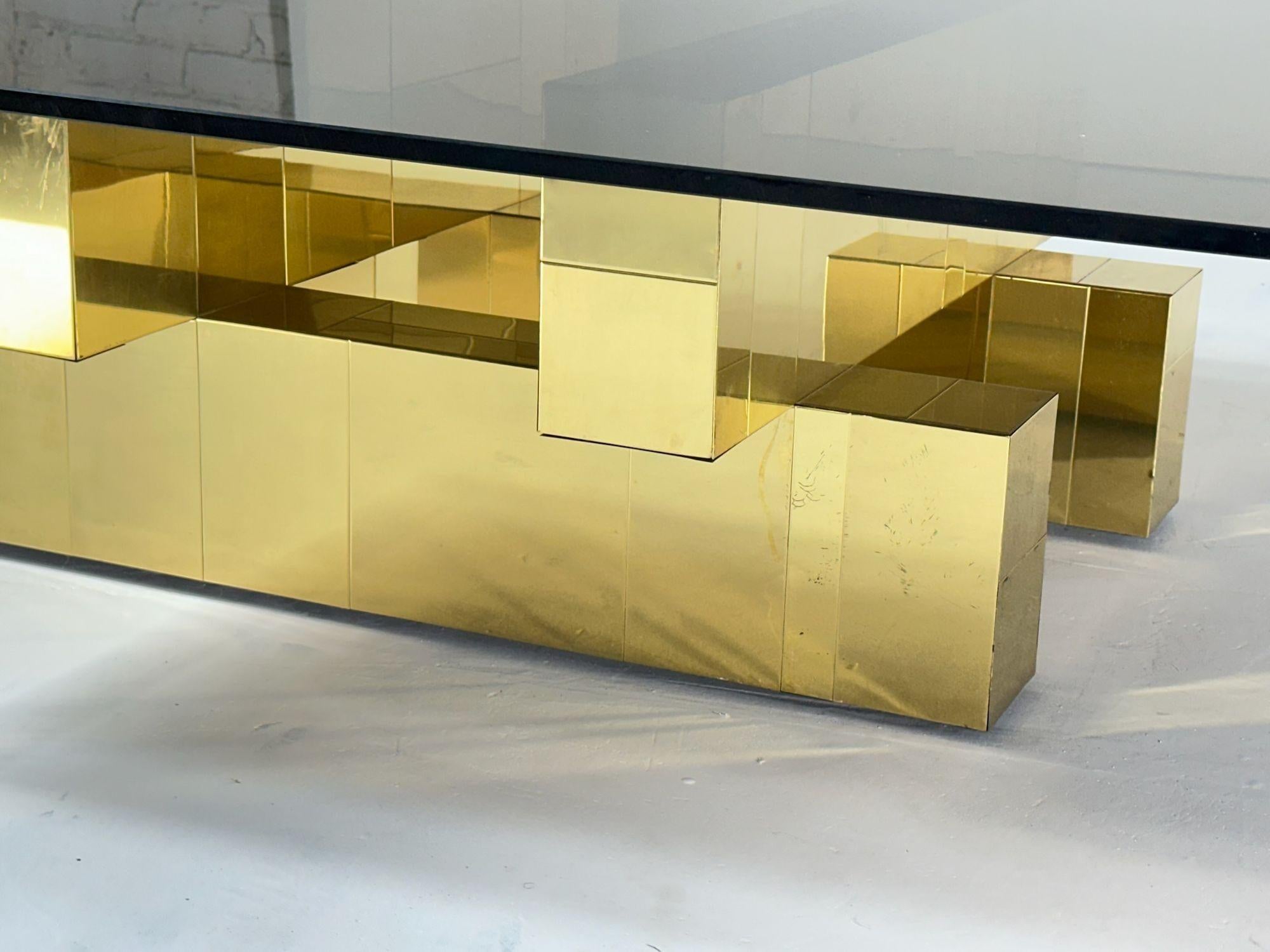 Paul Evans Mesa baja de latón con cristal ahumado, 1970 en venta 1