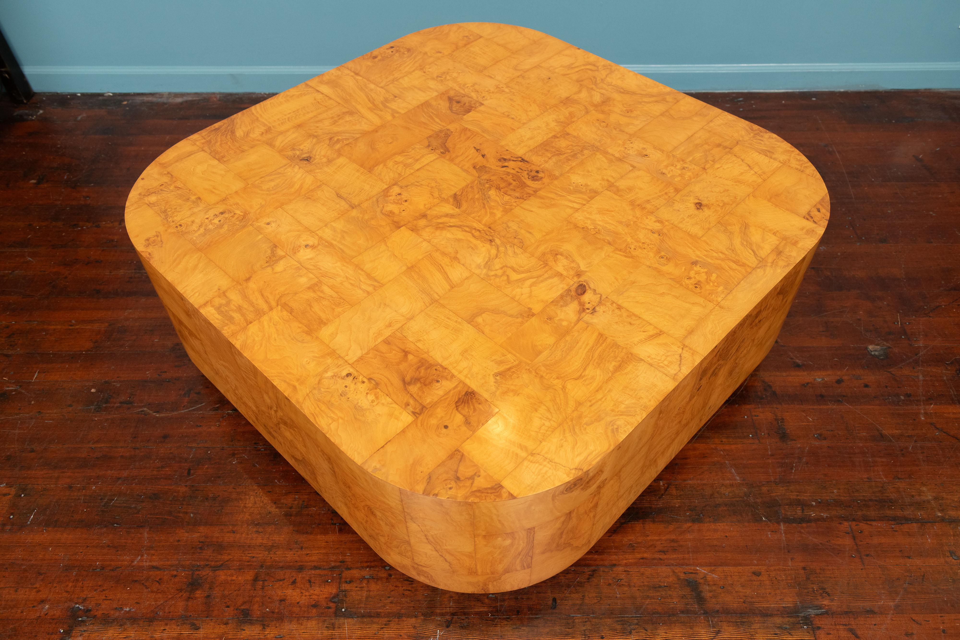 Paul Evans Cityscape Burl Patchwork Couchtisch, signiert (Mitte des 20. Jahrhunderts) im Angebot