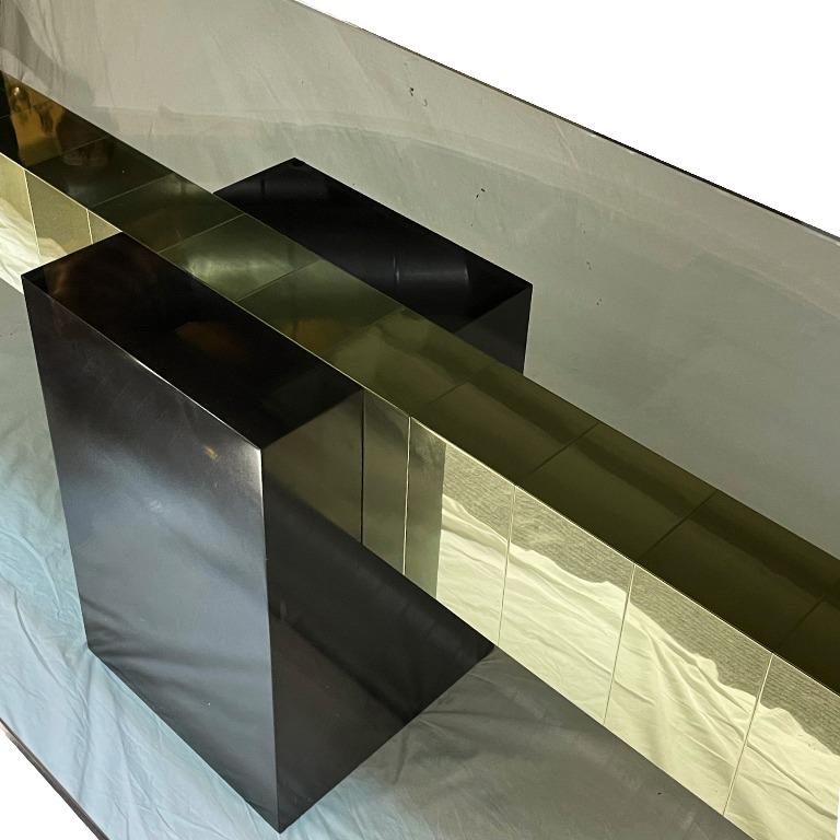 Beautiful signed Paul Evans for Directional glass top Cityscape pedestal dining table. Features a black lacquered wood plinth/pedestal with brass patchwork arms in a mirrored finish to support a thick glass top. Wear is consistent with age and use.