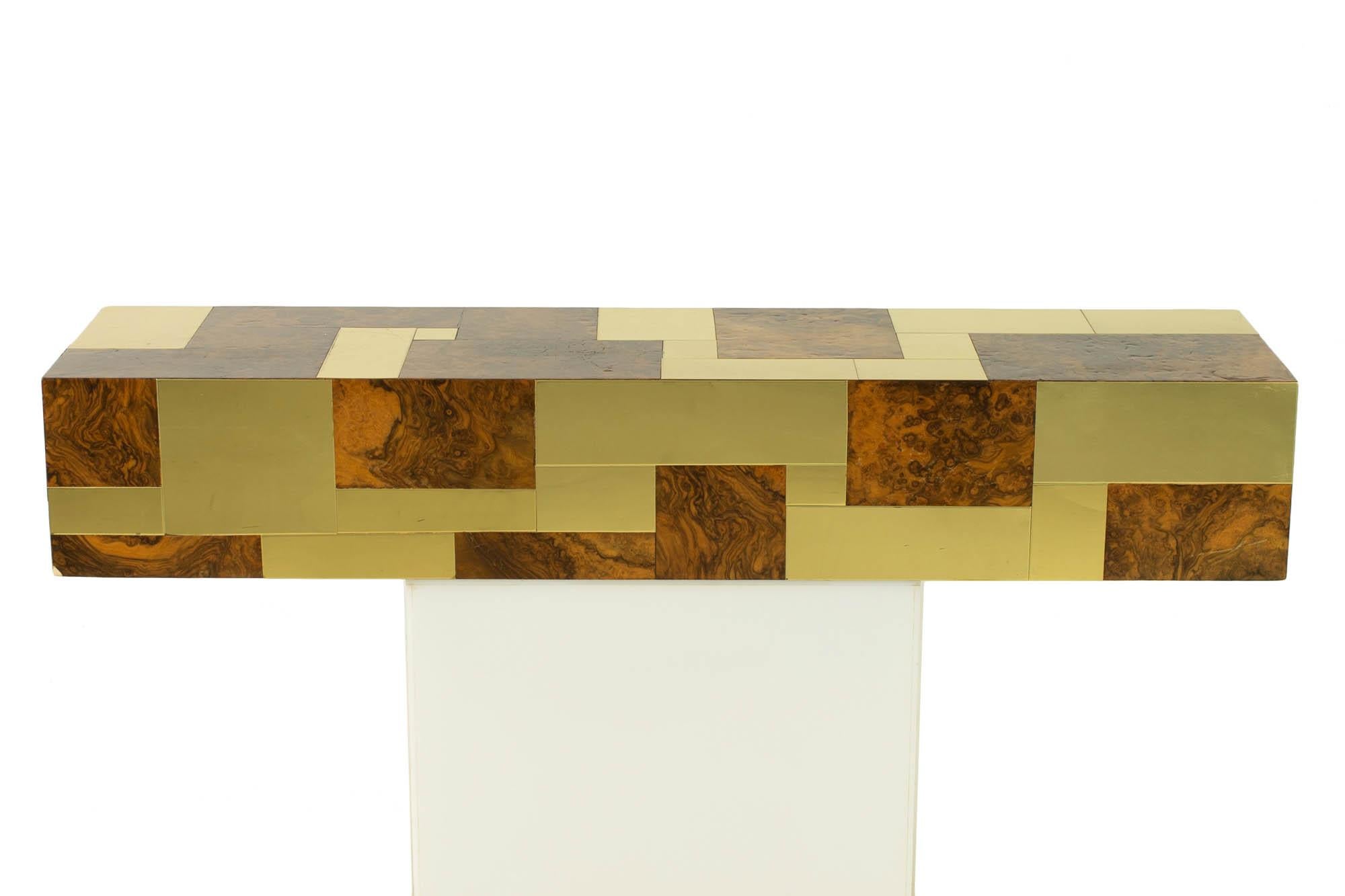 Paul Evans cityscape mid century brass and burlwood floating console table

This table measures: 48 wide x 12 deep x 8 inches high

?All pieces of furniture can be had in what we call restored vintage condition. That means the piece is restored