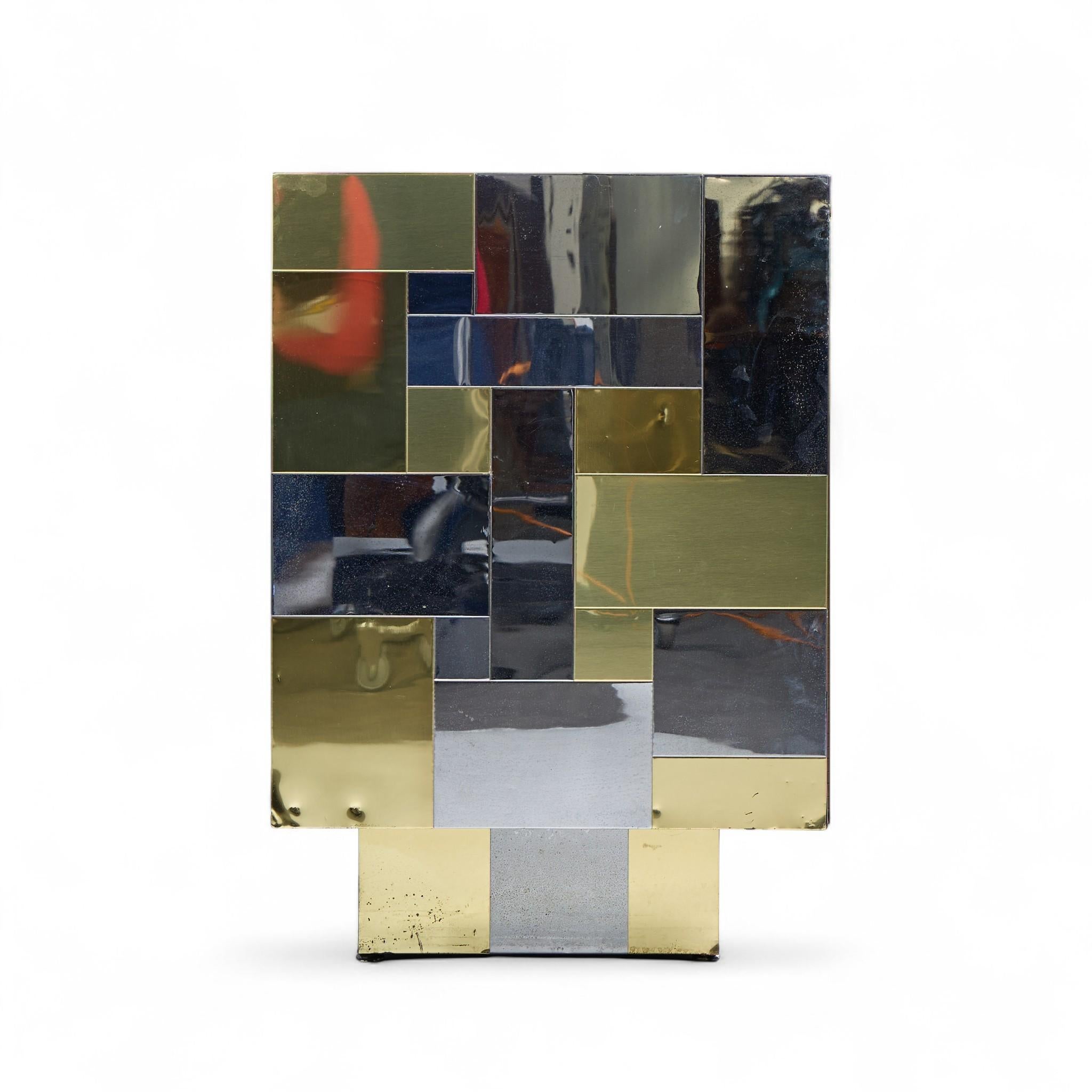 Credenza con mueble de latón y cromo de mediados de siglo Paul Evans Cityscape Estadounidense en venta