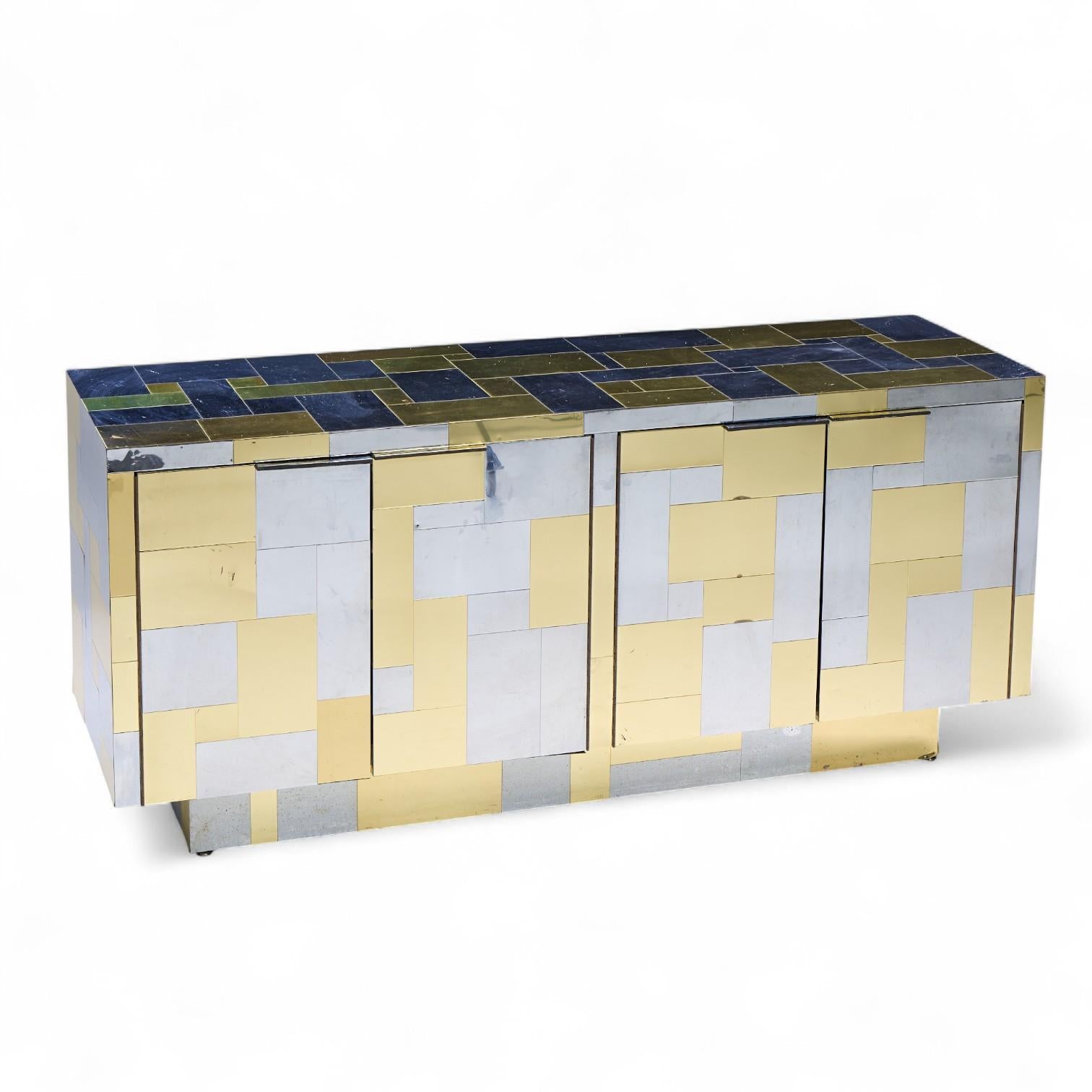 Credenza con mueble de latón y cromo de mediados de siglo Paul Evans Cityscape Latón en venta