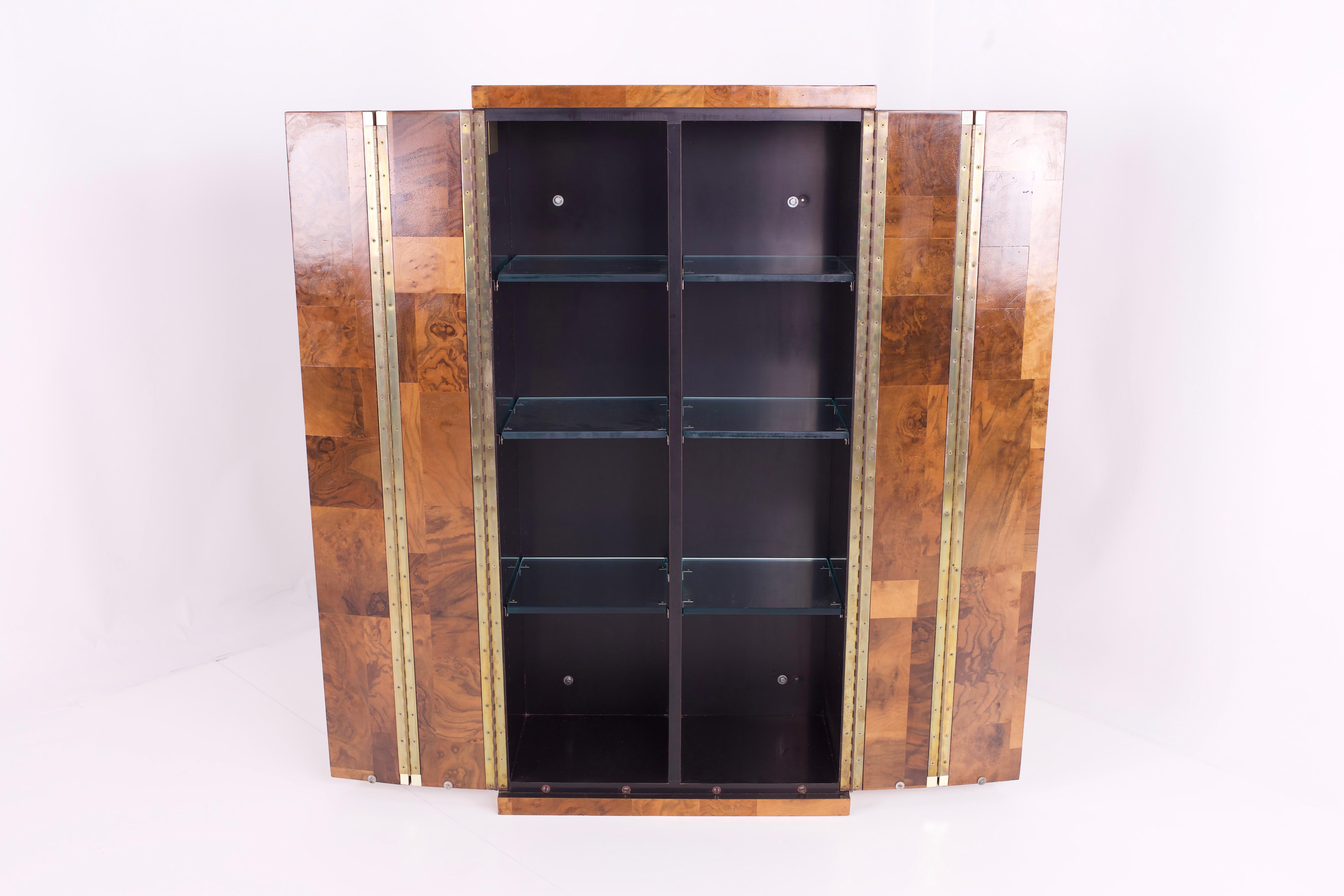 Paul Evans Mid Century burl wood floating display cabinet.

Measures: 24.5 wide x 13.75 deep x 48.25 high.

Veneer Loss.

All pieces of furniture can be had in what we call Restored Vintage Condition. That means the piece is restored upon purchase