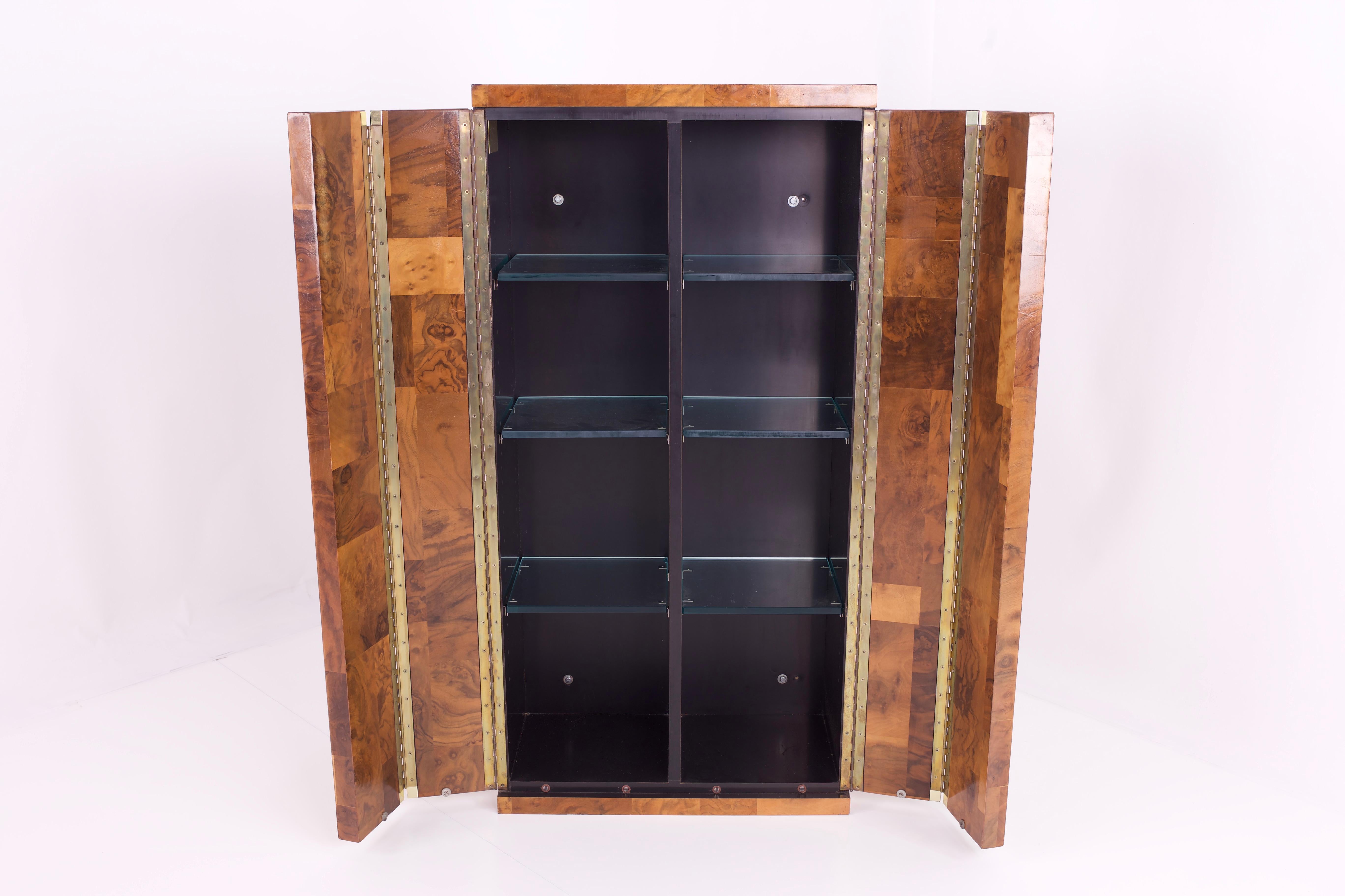 Mid-Century Modern Paul Evans Mid Century Burl Wood Floating Display Cabinet (vitrine flottante en bois de ronce) en vente