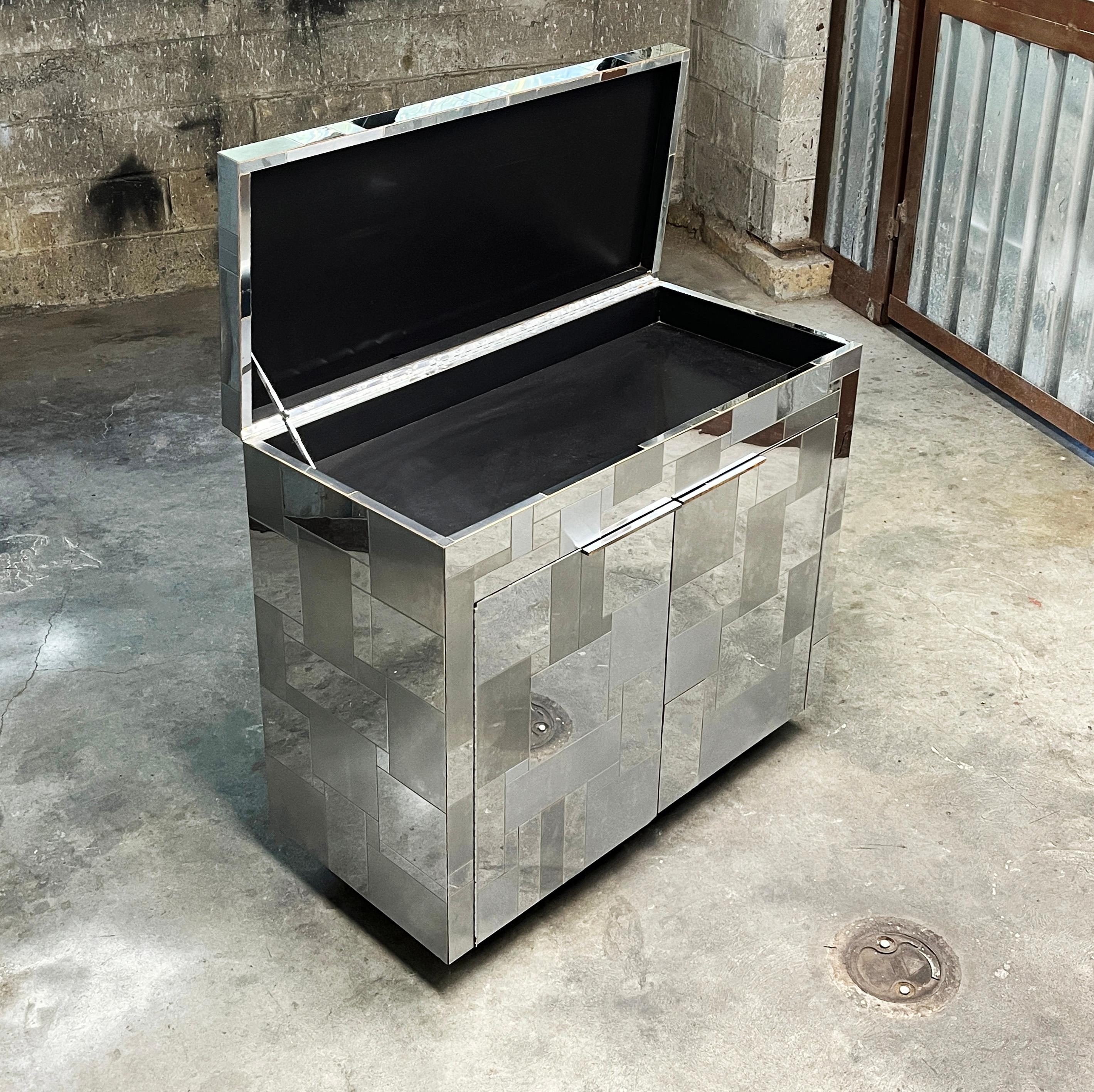Mid-Century Modern Paul Evans Cityscape PE200 Series Chrome Rolling Bar Cabinet 1970 en vente