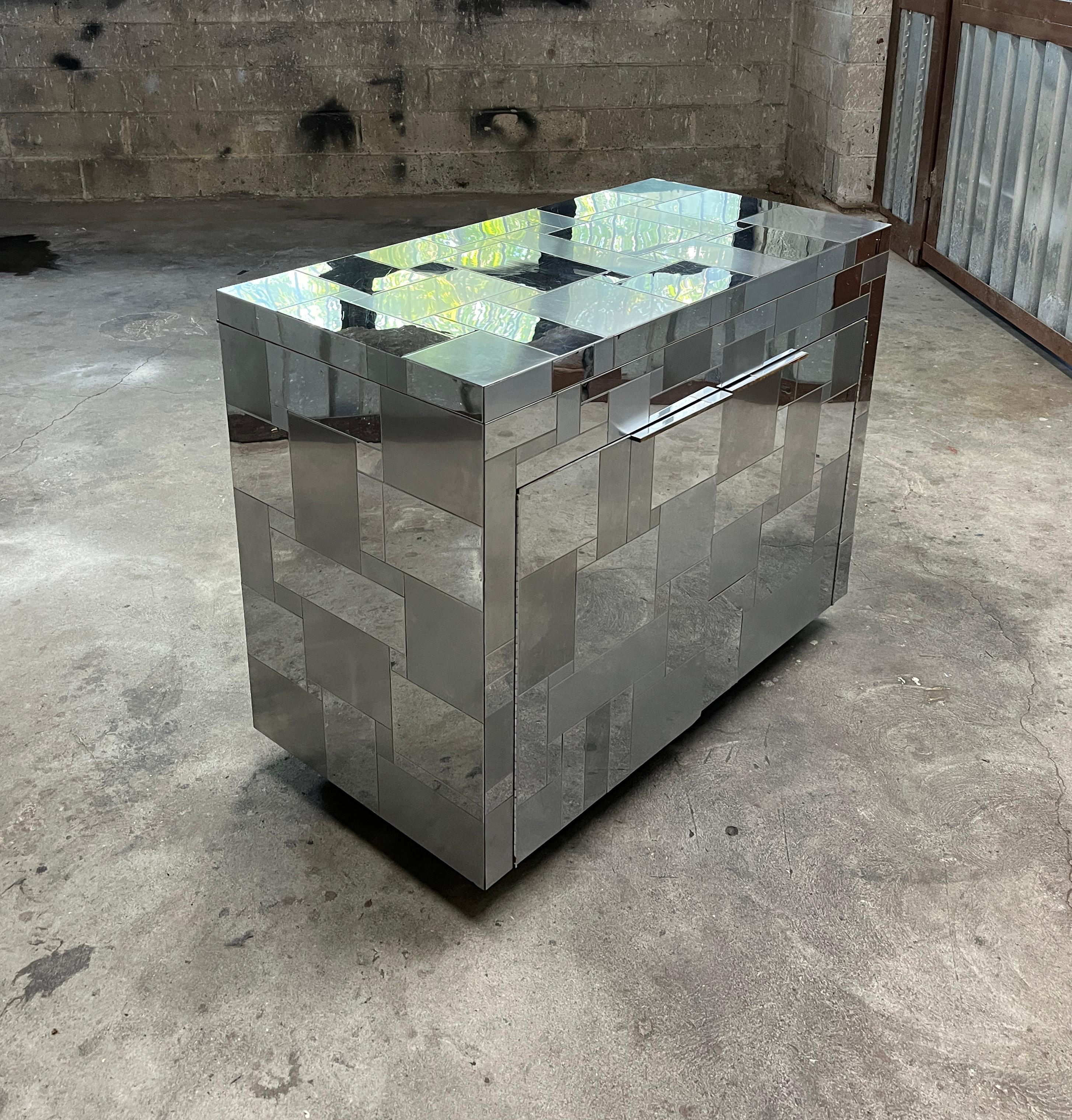 Fin du 20e siècle Paul Evans Cityscape PE200 Series Chrome Rolling Bar Cabinet 1970 en vente