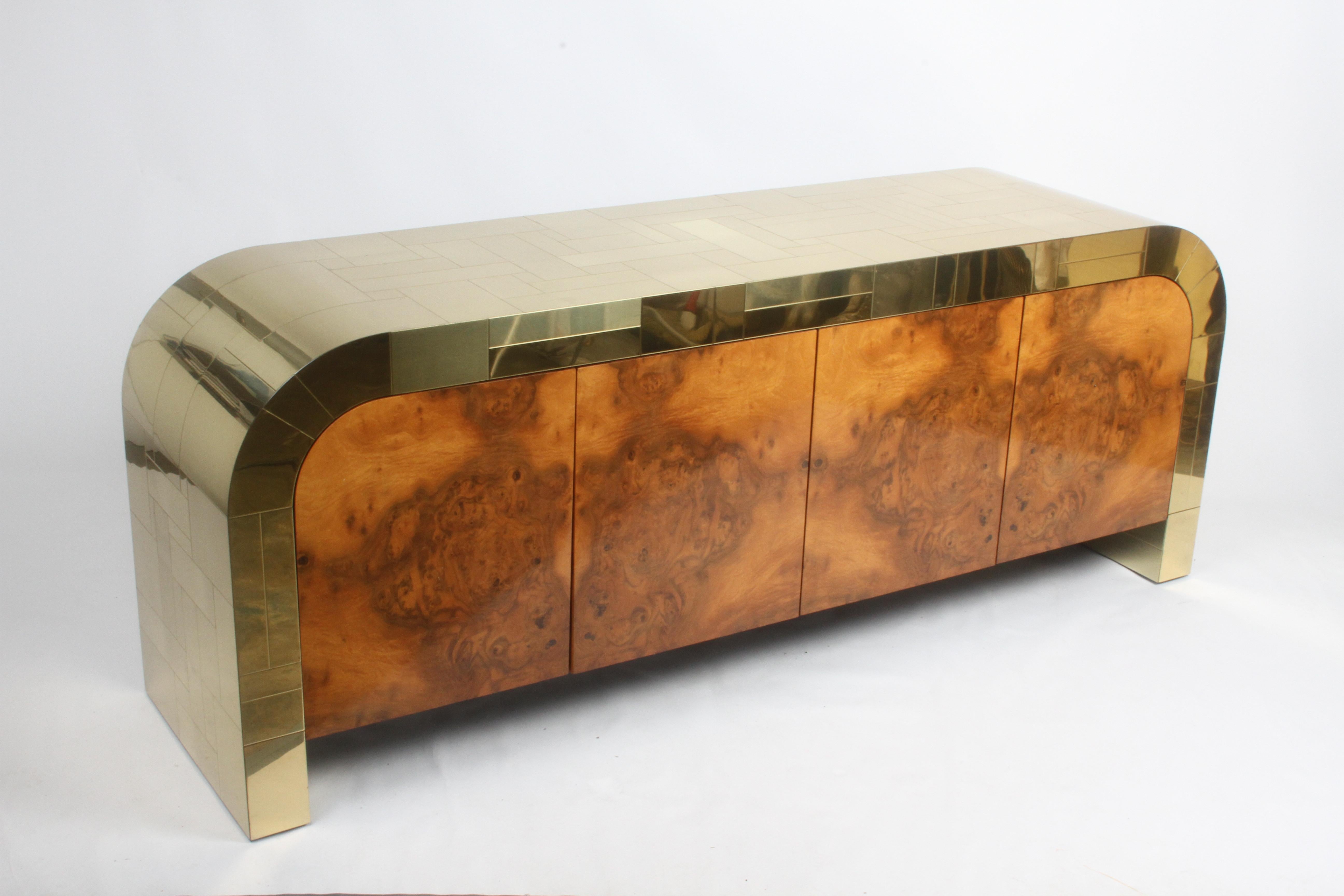Credenza CityScape di Paul Evans con piastrelle direzionali in ottone e ante in wood. in vendita 7