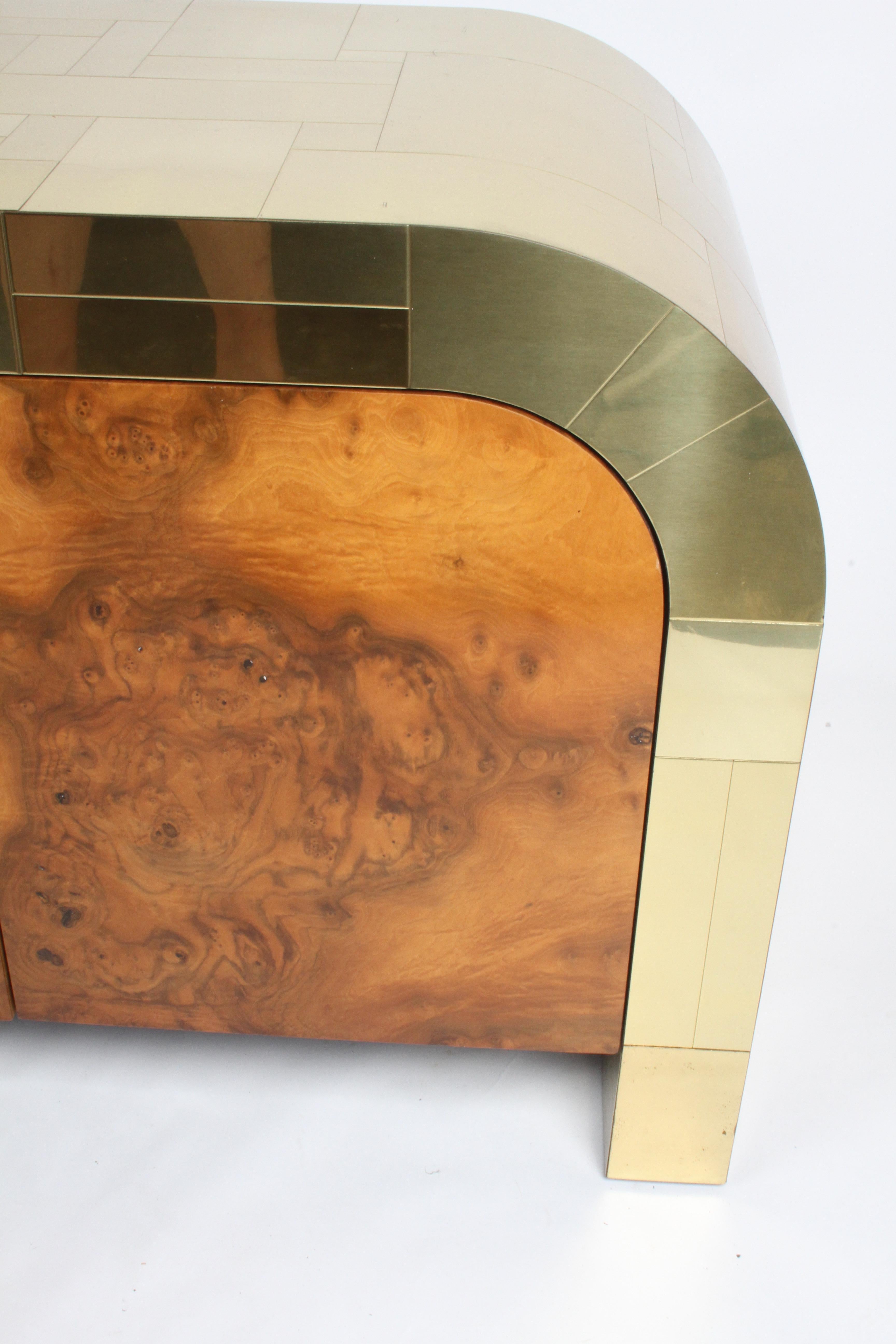 Laiton Buffet CityScape de Paul Evans pour les carreaux en laiton Directional et les portes en Wood Wood en vente