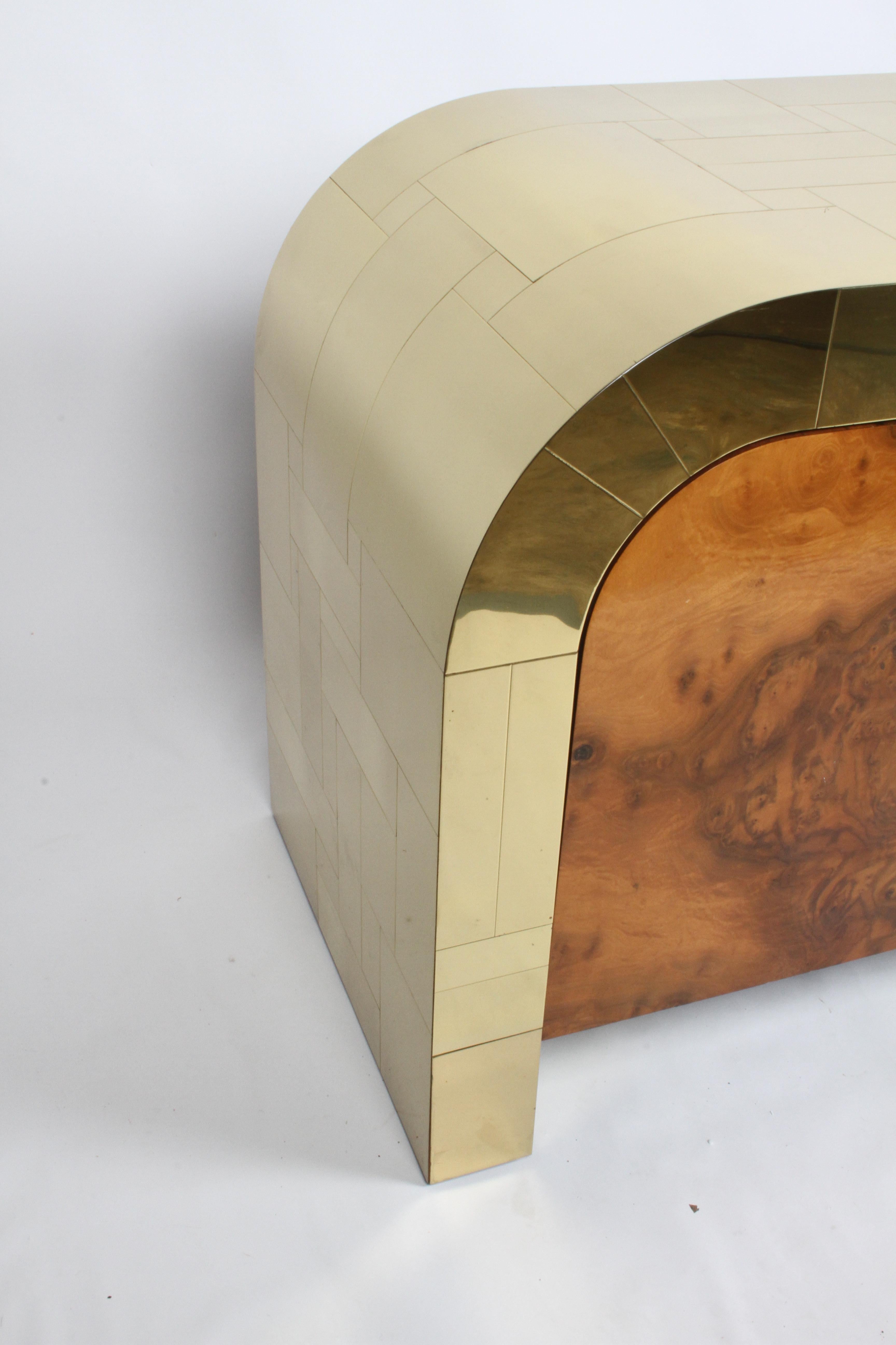 Credenza CityScape di Paul Evans con piastrelle direzionali in ottone e ante in wood. in vendita 2
