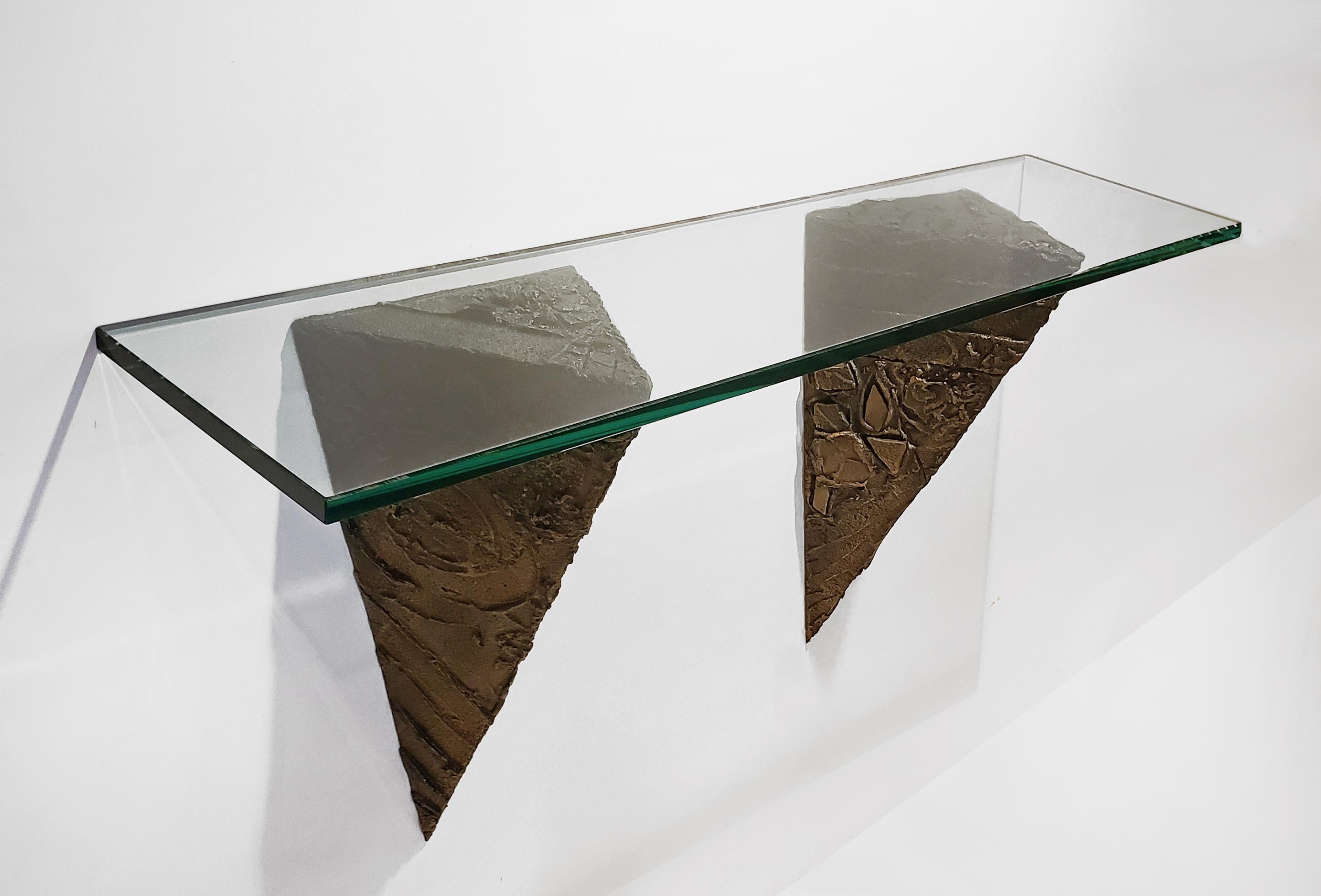 Paul Evans Konsole für Directional Brutalist Wandhalterung aus Bronze und Glas (Brutalismus) im Angebot