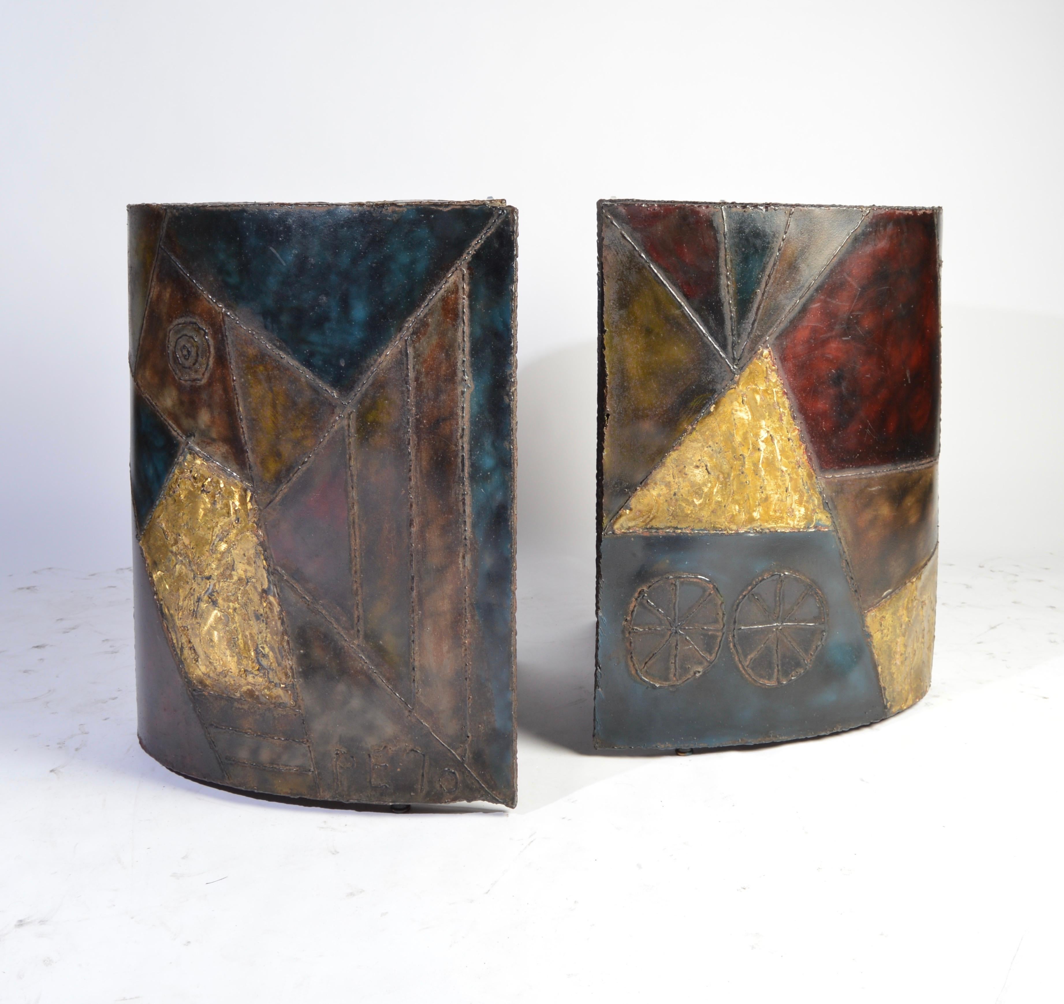Paul Evans crescent shaped welded and enameled steel pedestal bases model PE24 for Directional. Both pieces signed PE70.
Beautiful overall condition. Vibrant colors throughout.