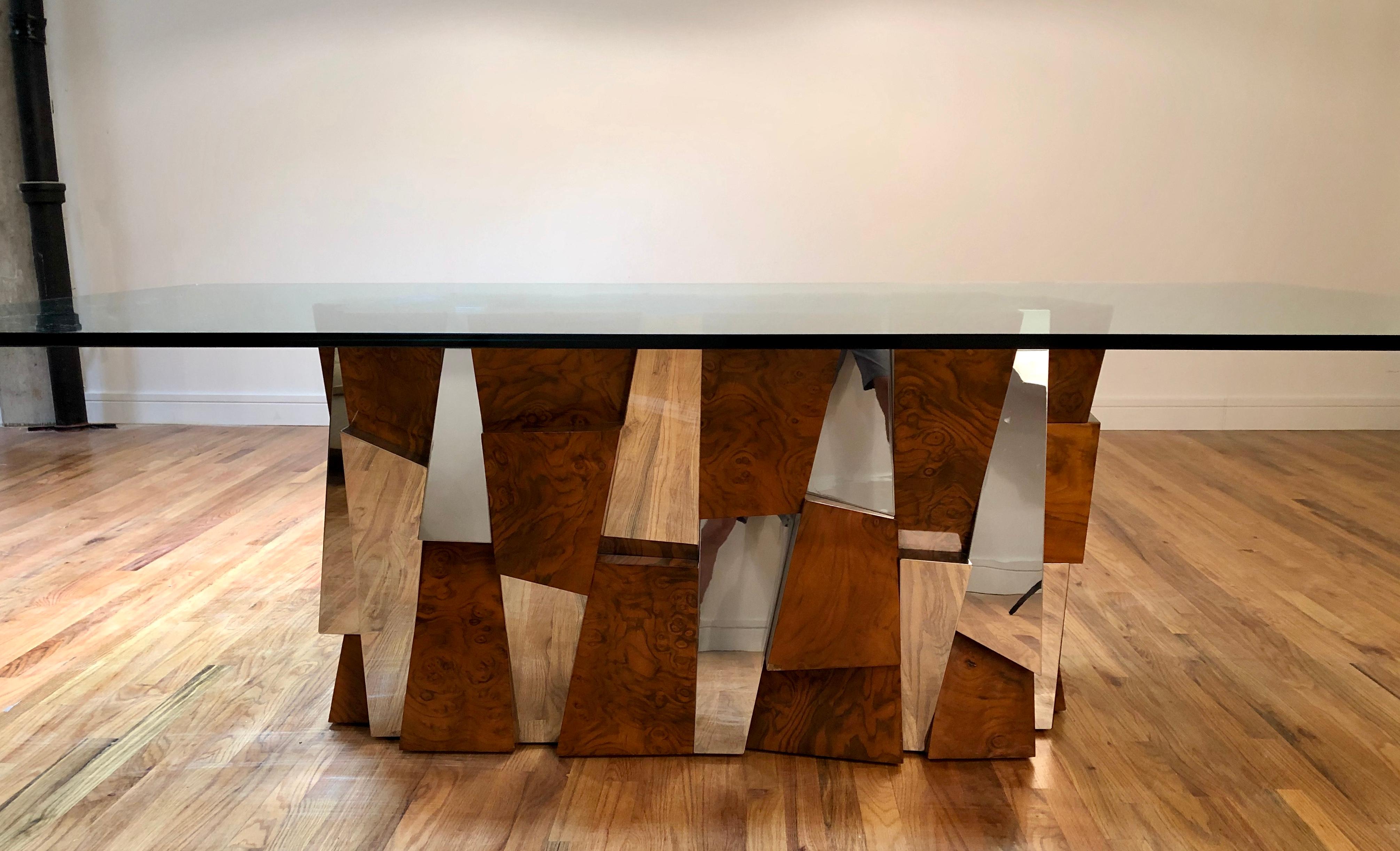 Paul Evans faceted burl wood and mirrored chrome sculptural dining table base with a glass top for seating up to 8. Made by Directional, 1970s.
   