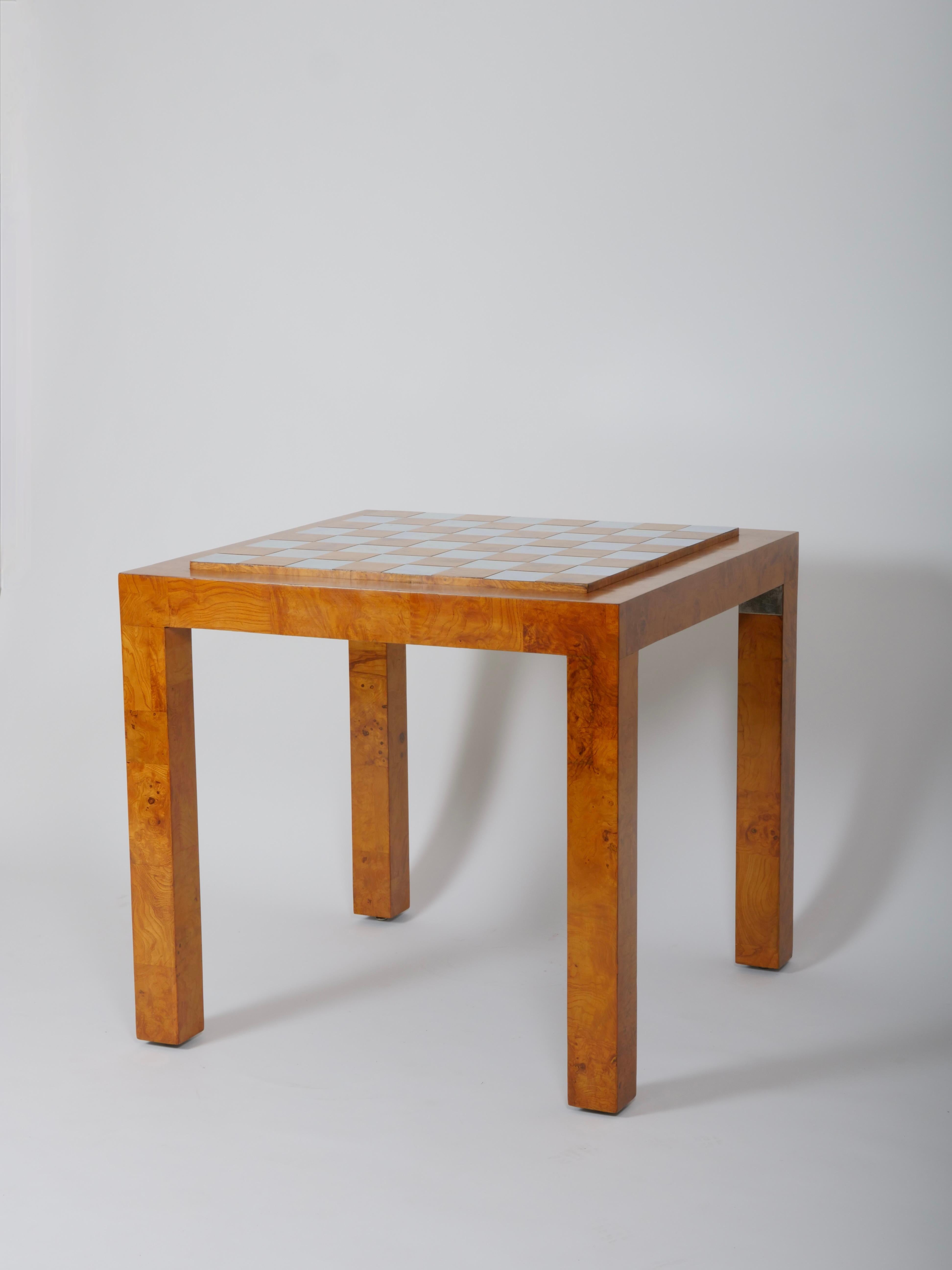Table de jeu de Paul Evans. c1970

Le dessus se transforme en table d'échecs, de backgammon ou de cartes en feutre vert.

En très bon état.