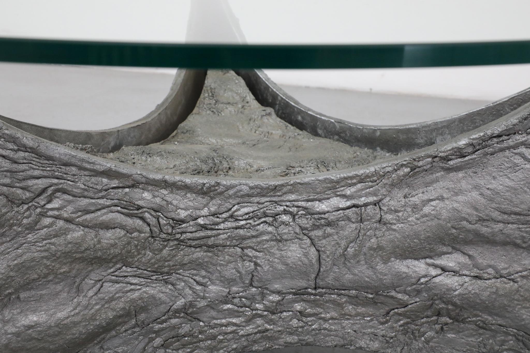 Table basse ou d'appoint brutaliste d'inspiration Paul Evans avec plateau en verre en vente 5