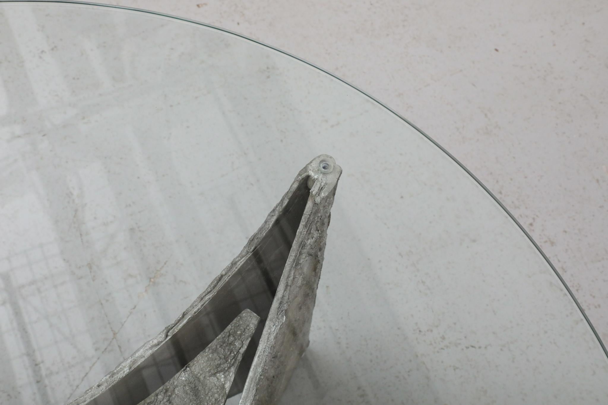 Table basse ou d'appoint brutaliste d'inspiration Paul Evans avec plateau en verre en vente 7