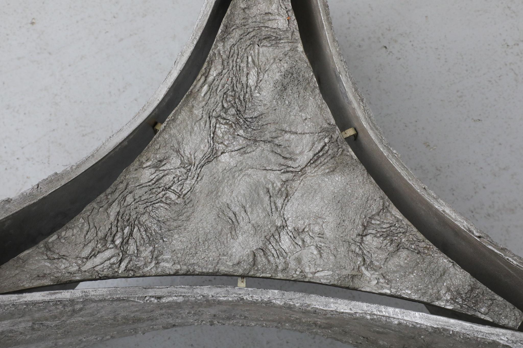 Table basse ou d'appoint brutaliste d'inspiration Paul Evans avec plateau en verre en vente 11